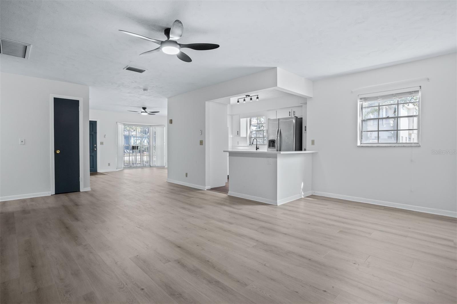 812 W WARREN AVE