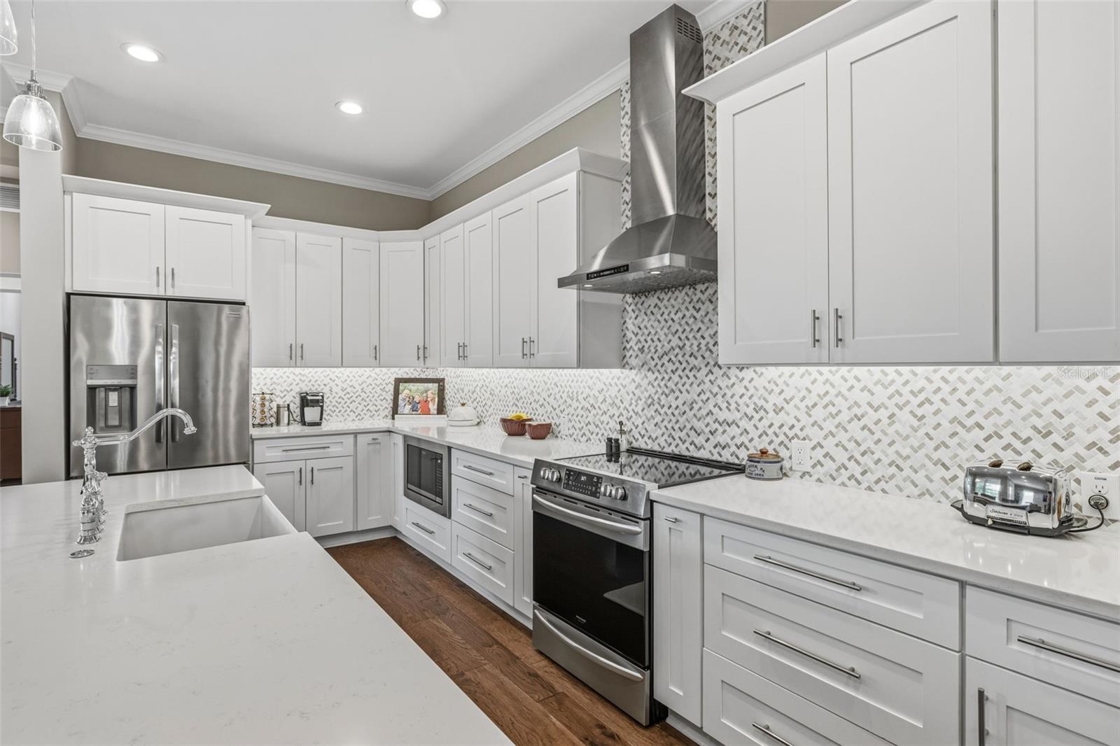 306 E EMMA ST