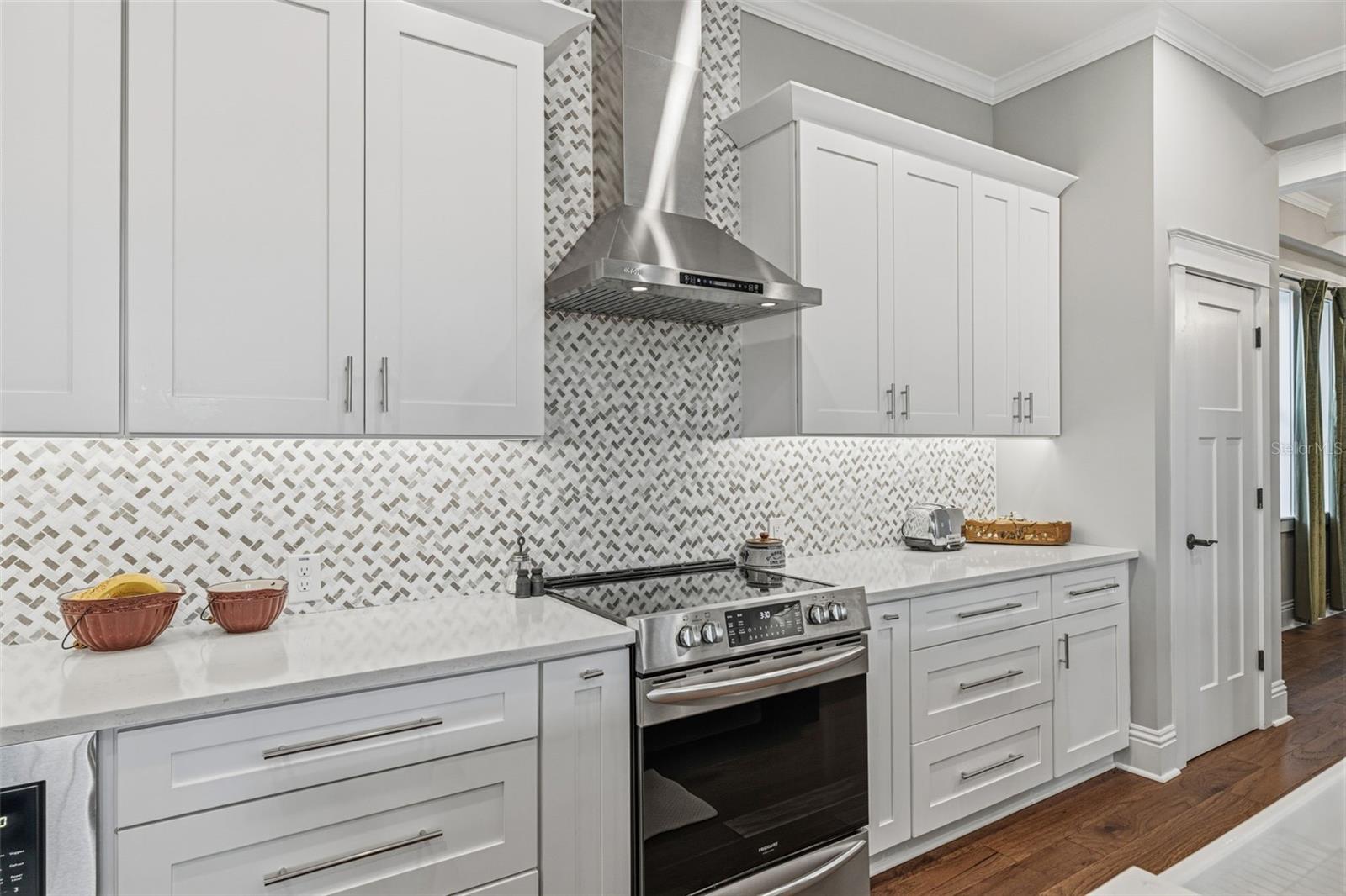 306 E EMMA ST