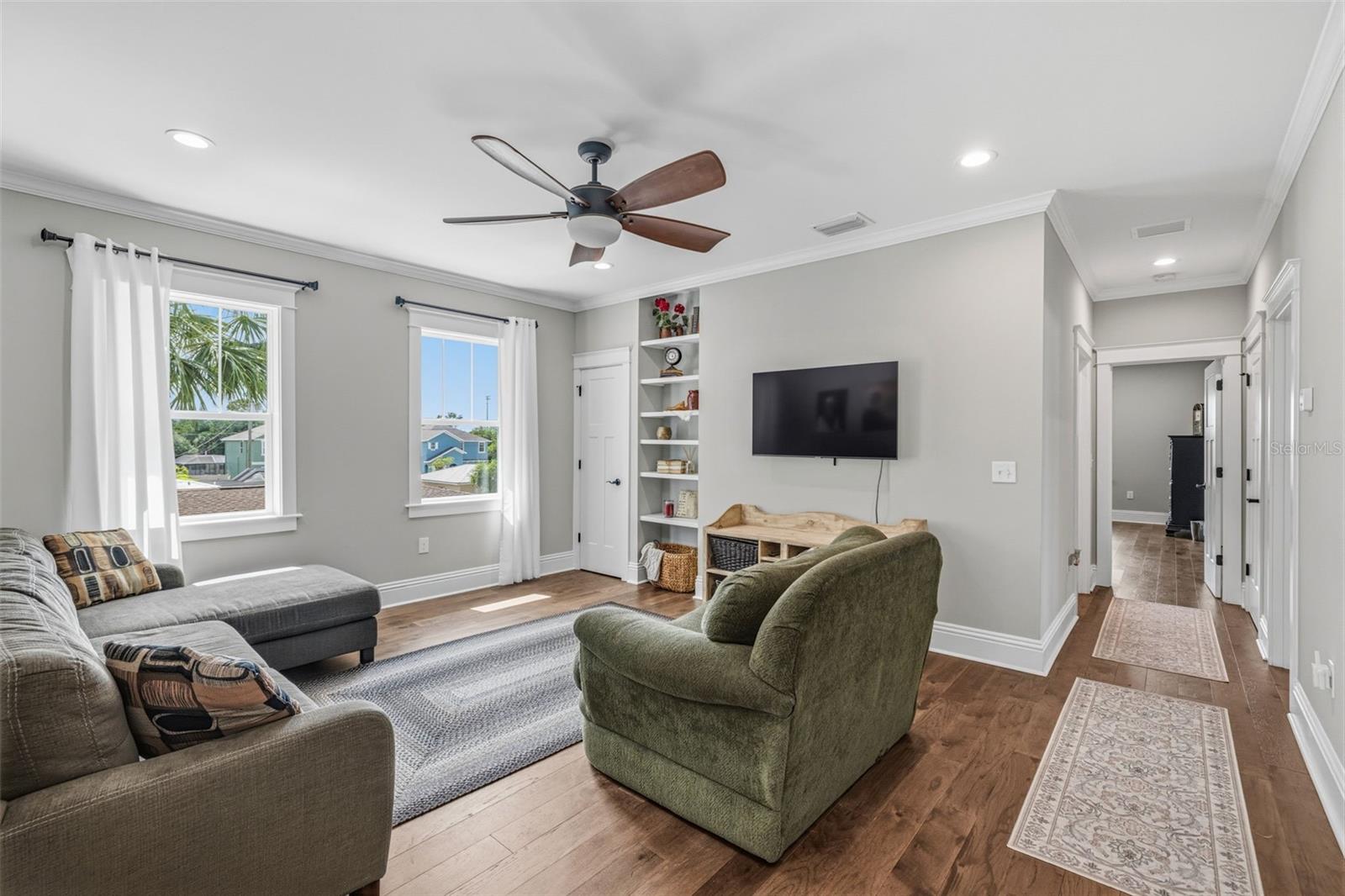 306 E EMMA ST