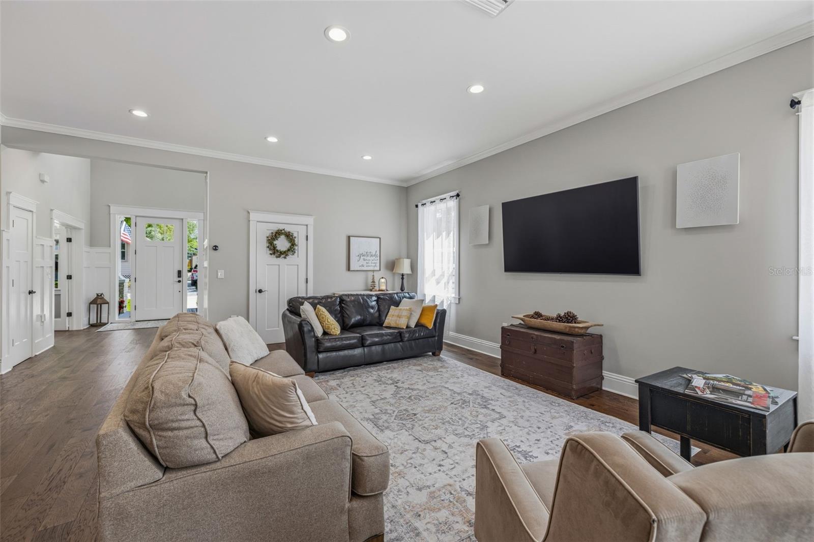 306 E EMMA ST