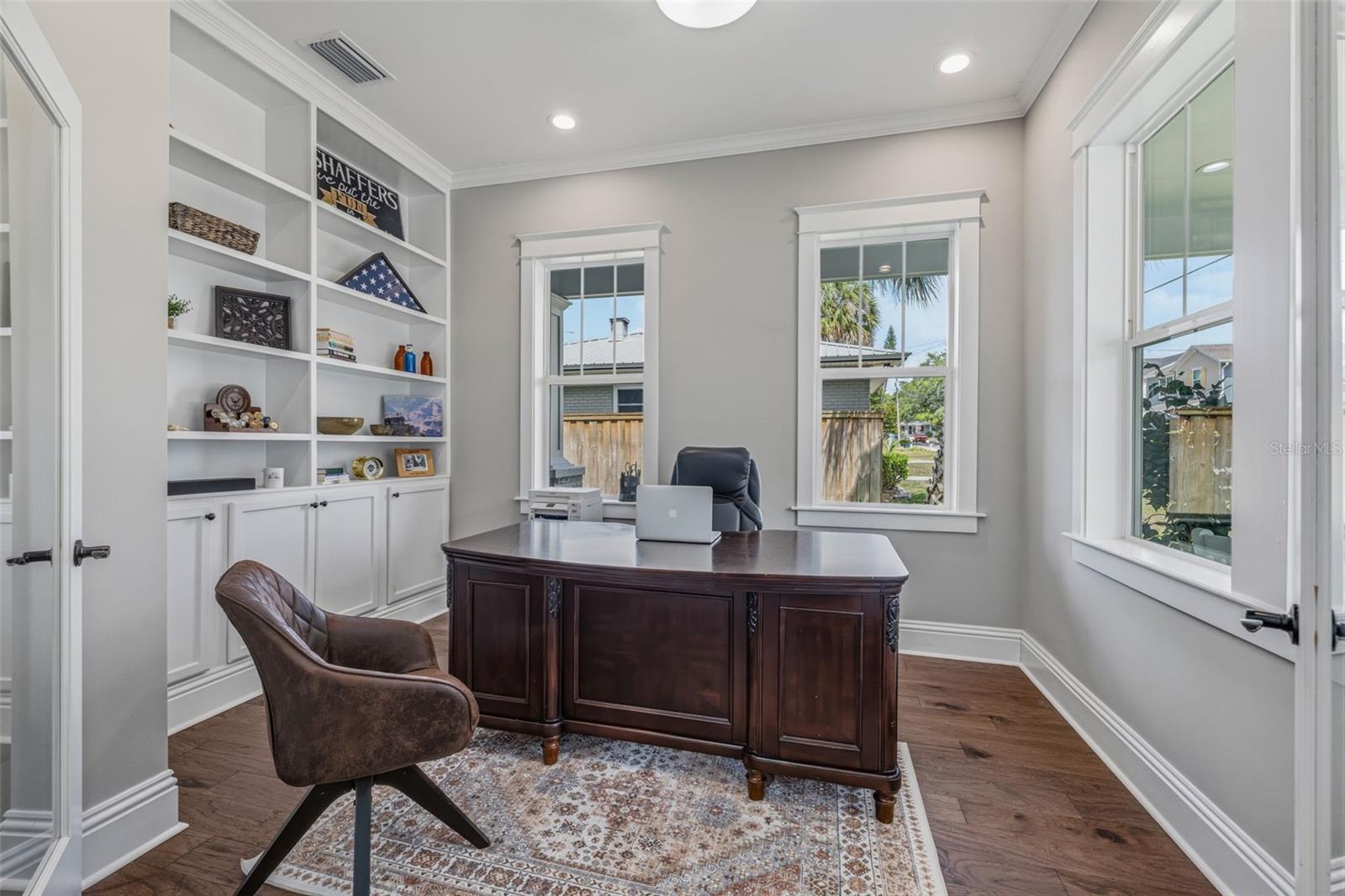 306 E EMMA ST