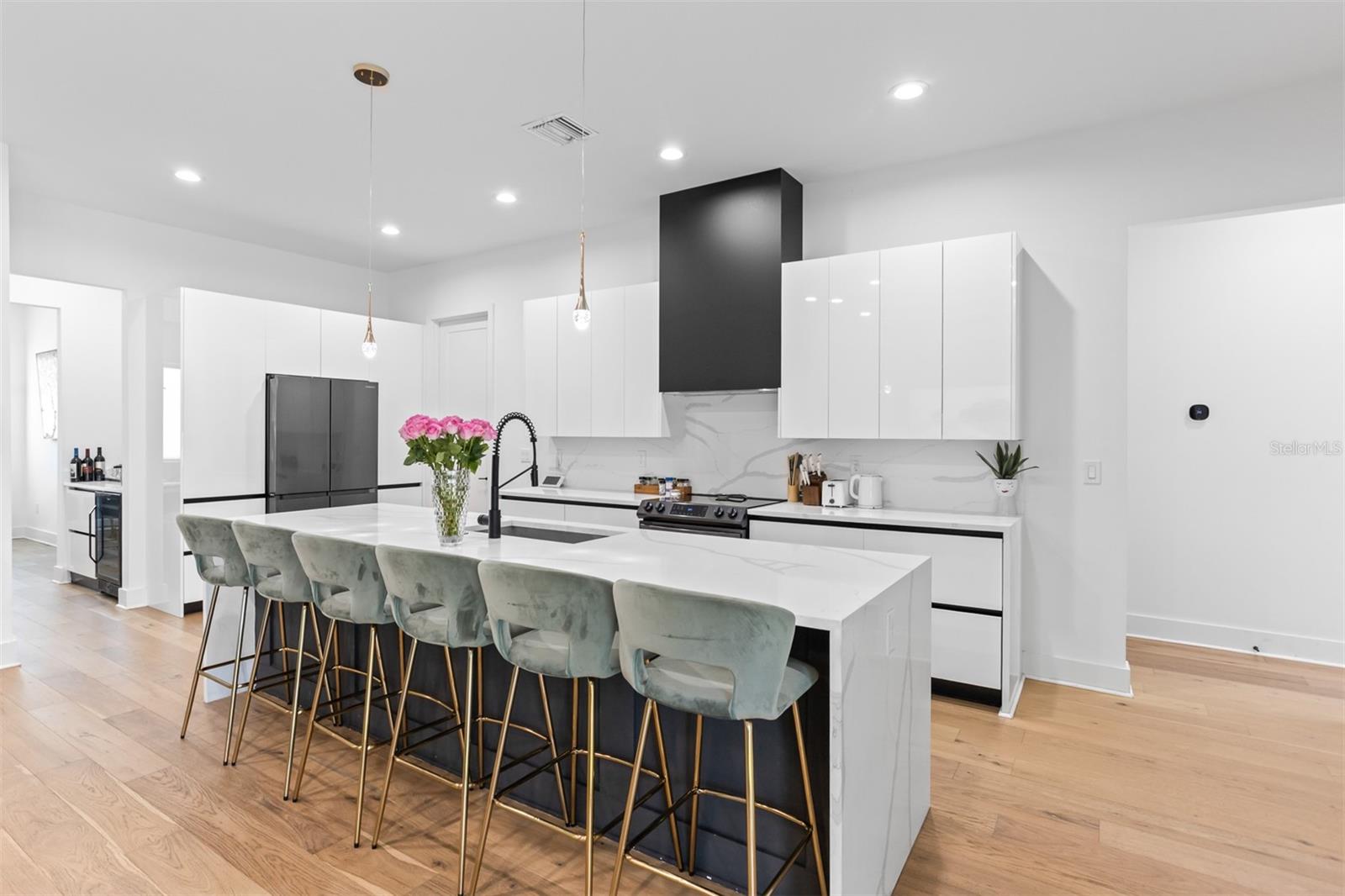 3306 W VAN BUREN DR