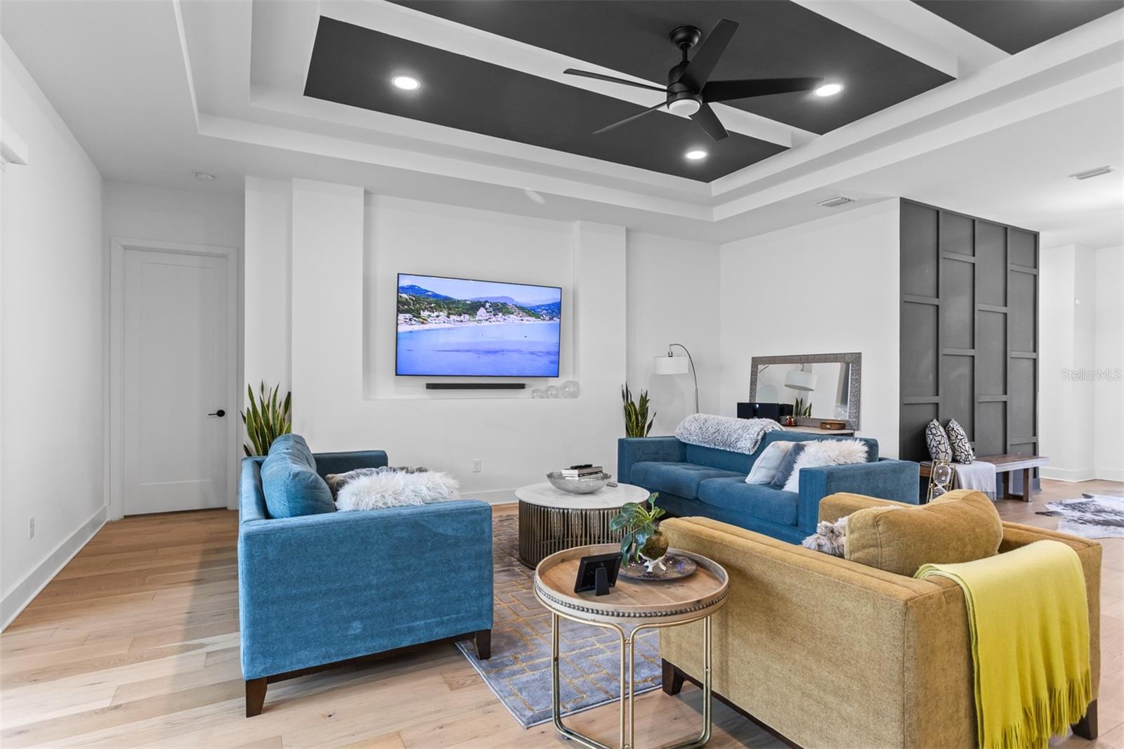 3306 W VAN BUREN DR