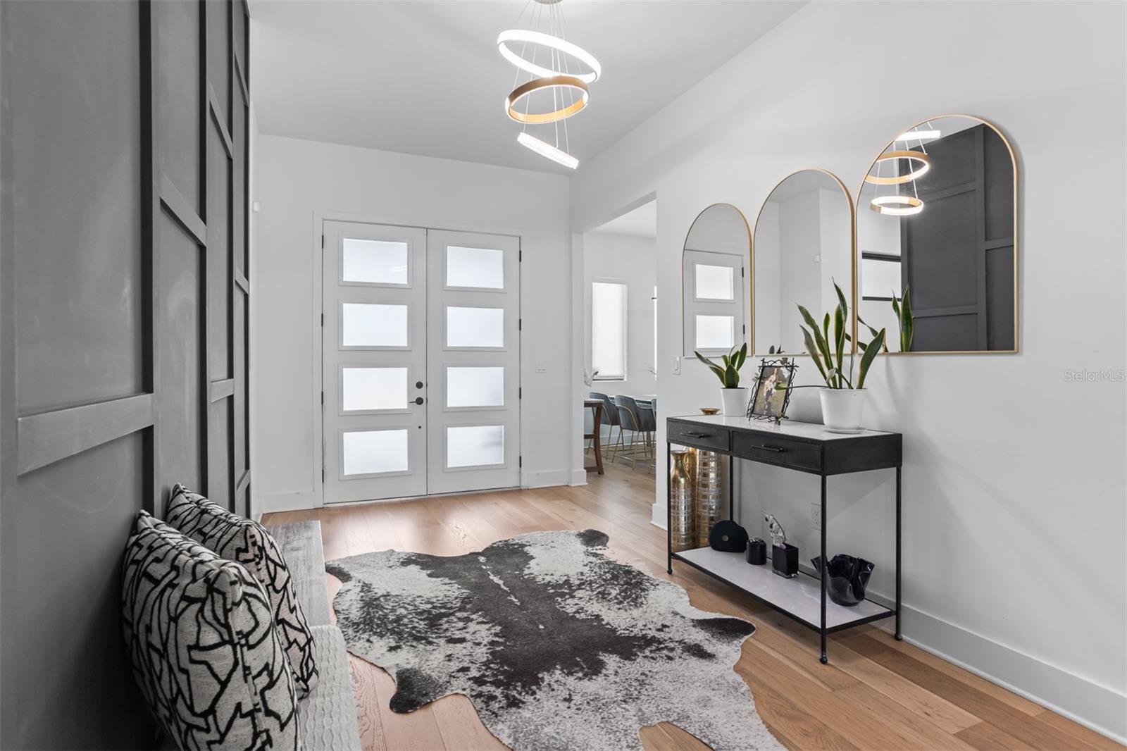 3306 W VAN BUREN DR