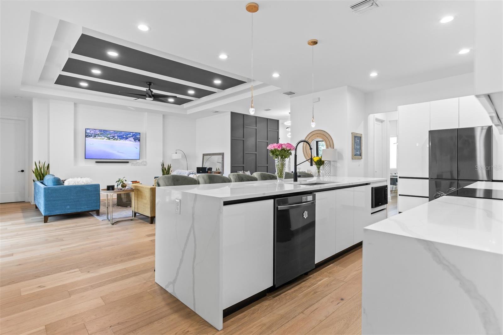 3306 W VAN BUREN DR