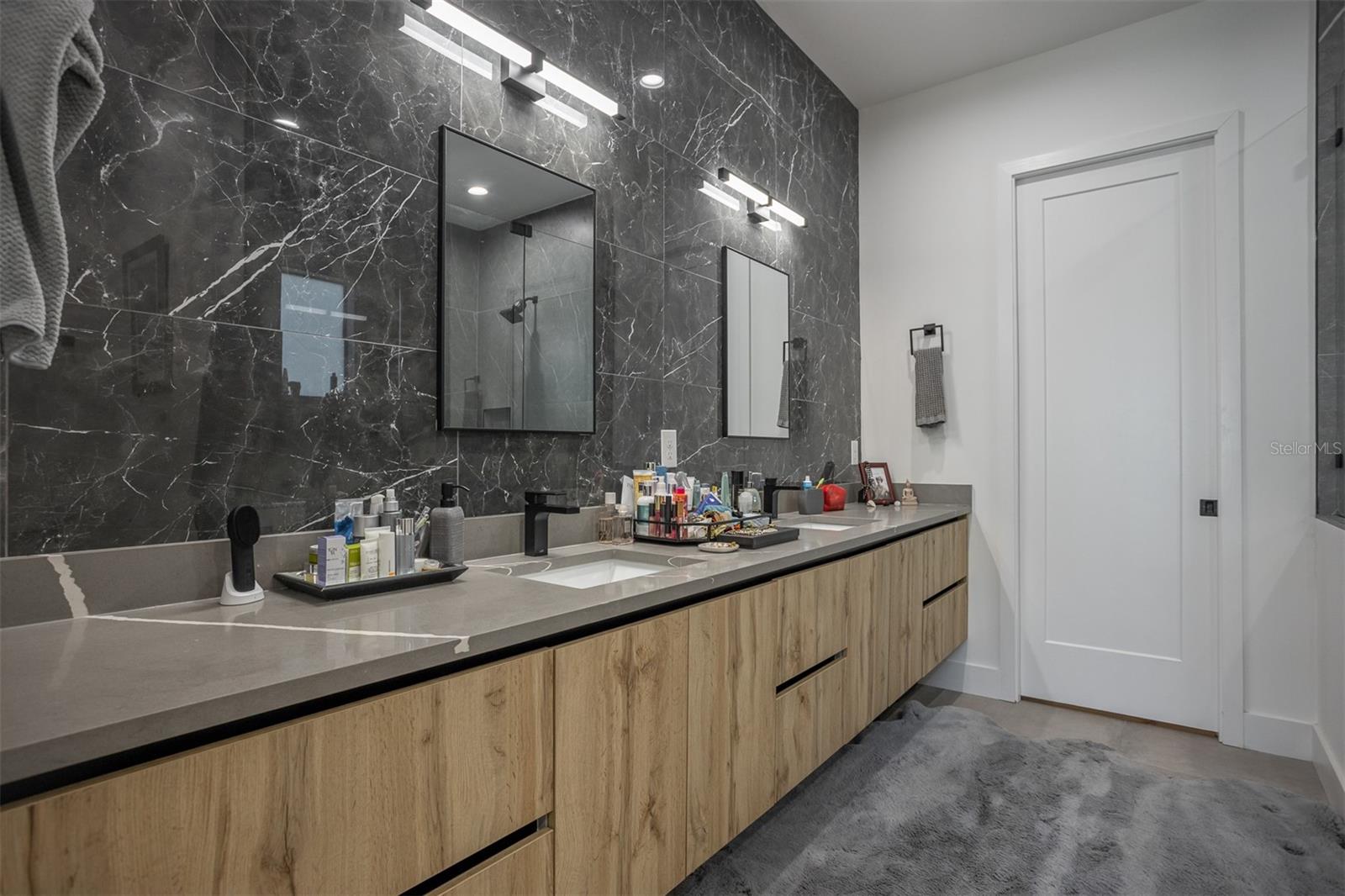 3306 W VAN BUREN DR