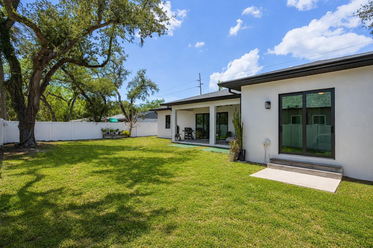 3306 W VAN BUREN DR