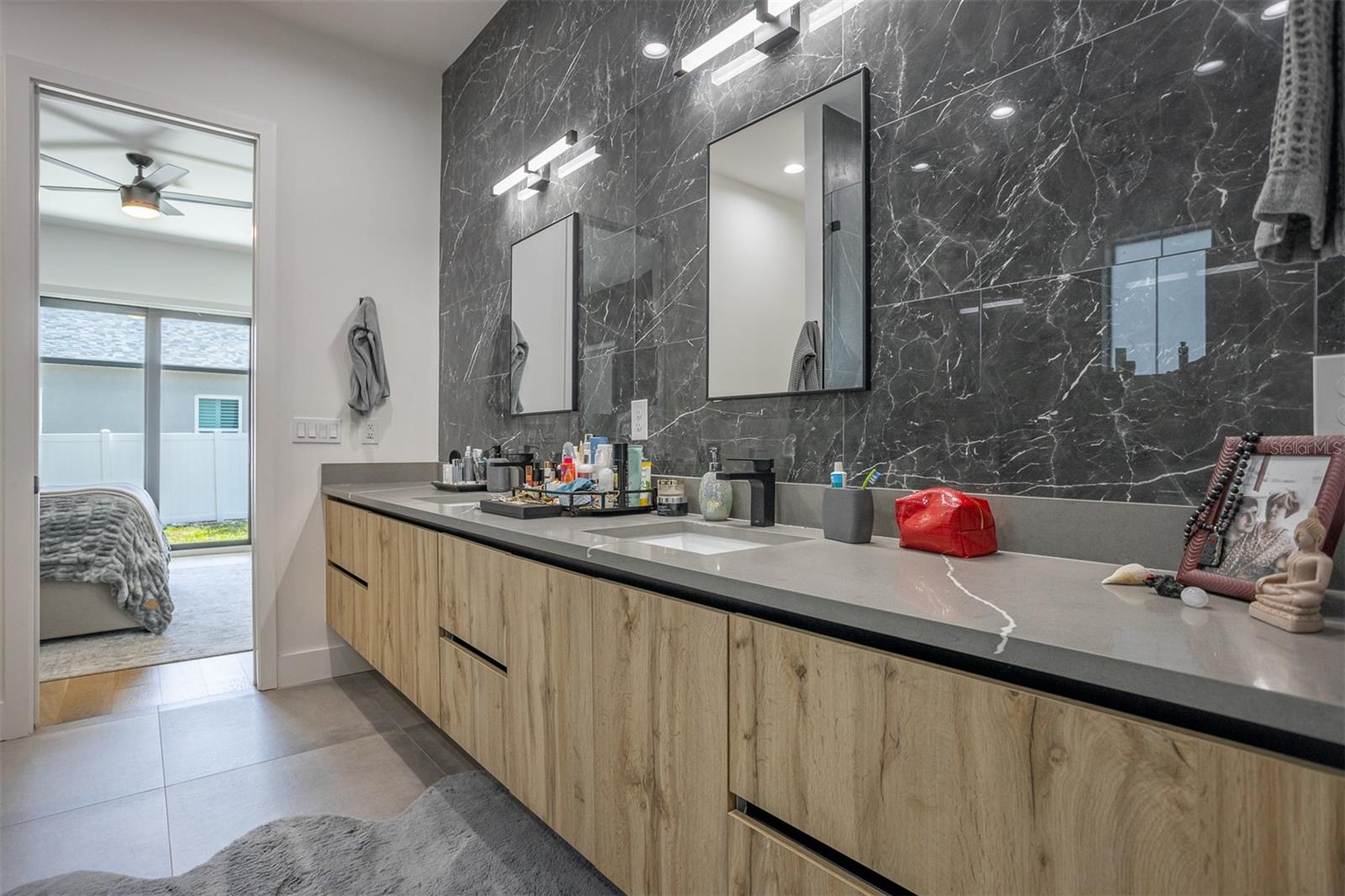 3306 W VAN BUREN DR