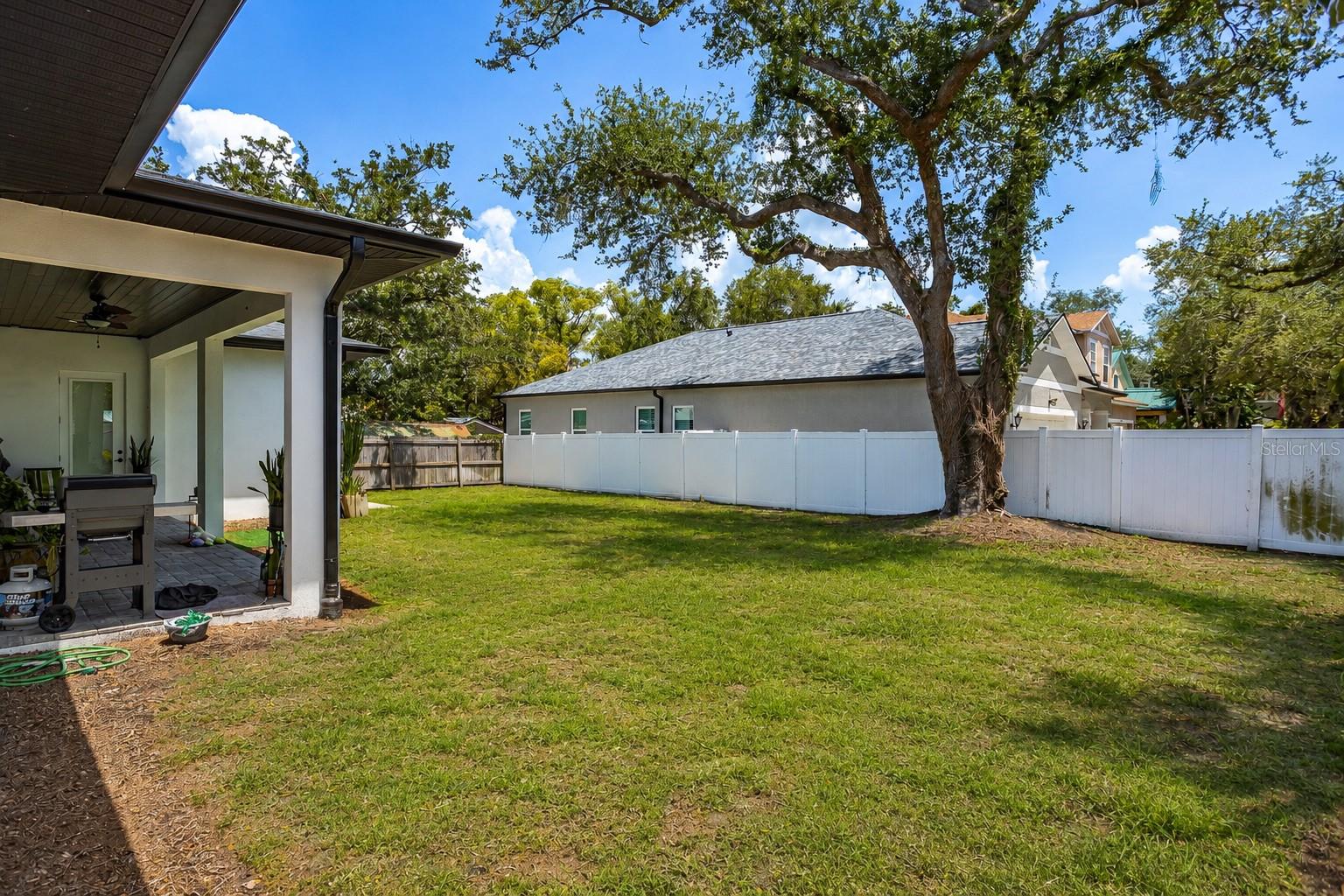 3306 W VAN BUREN DR