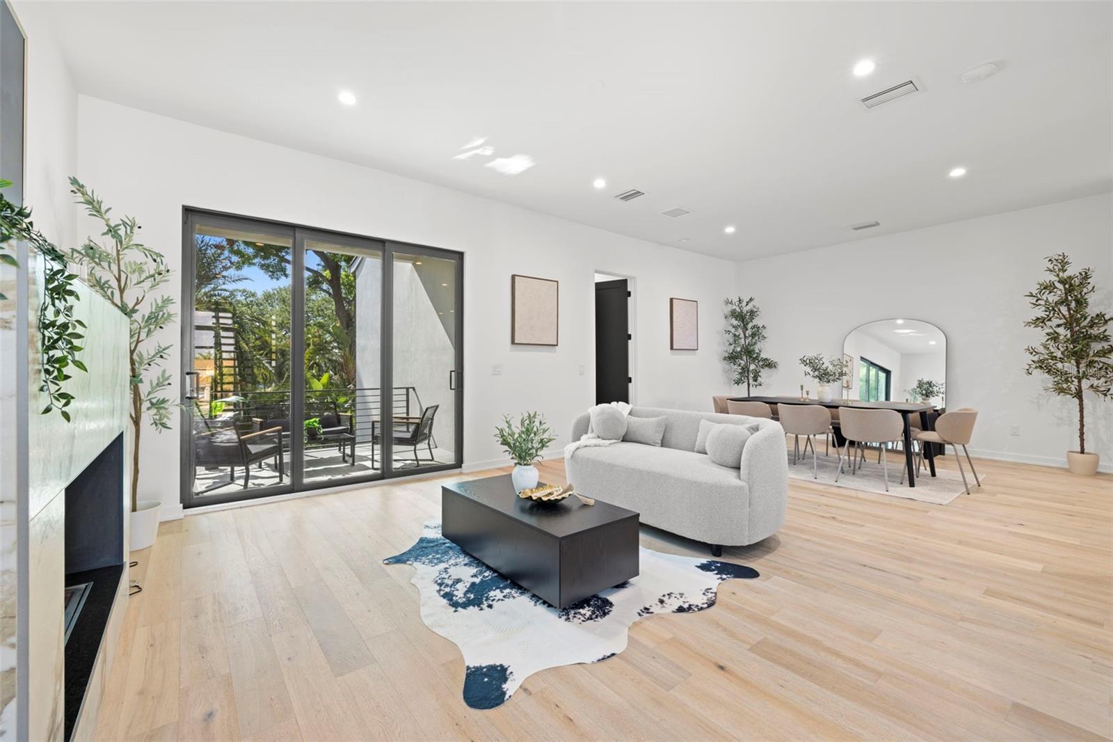 98 W DAVIS BLVD