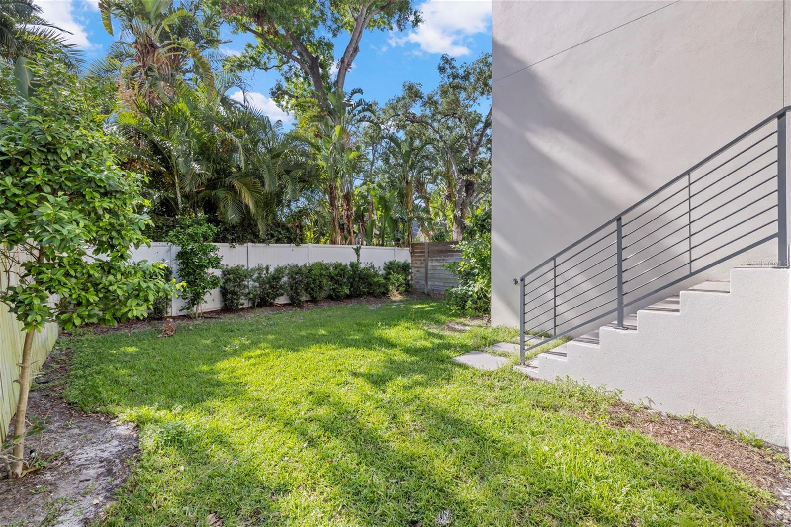 98 W DAVIS BLVD