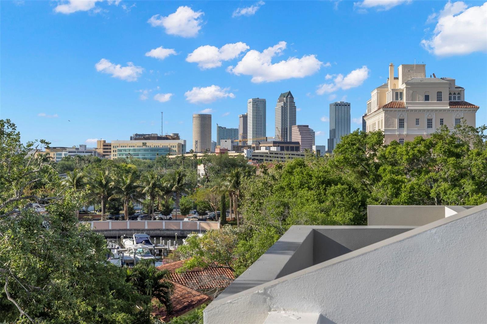 98 W DAVIS BLVD