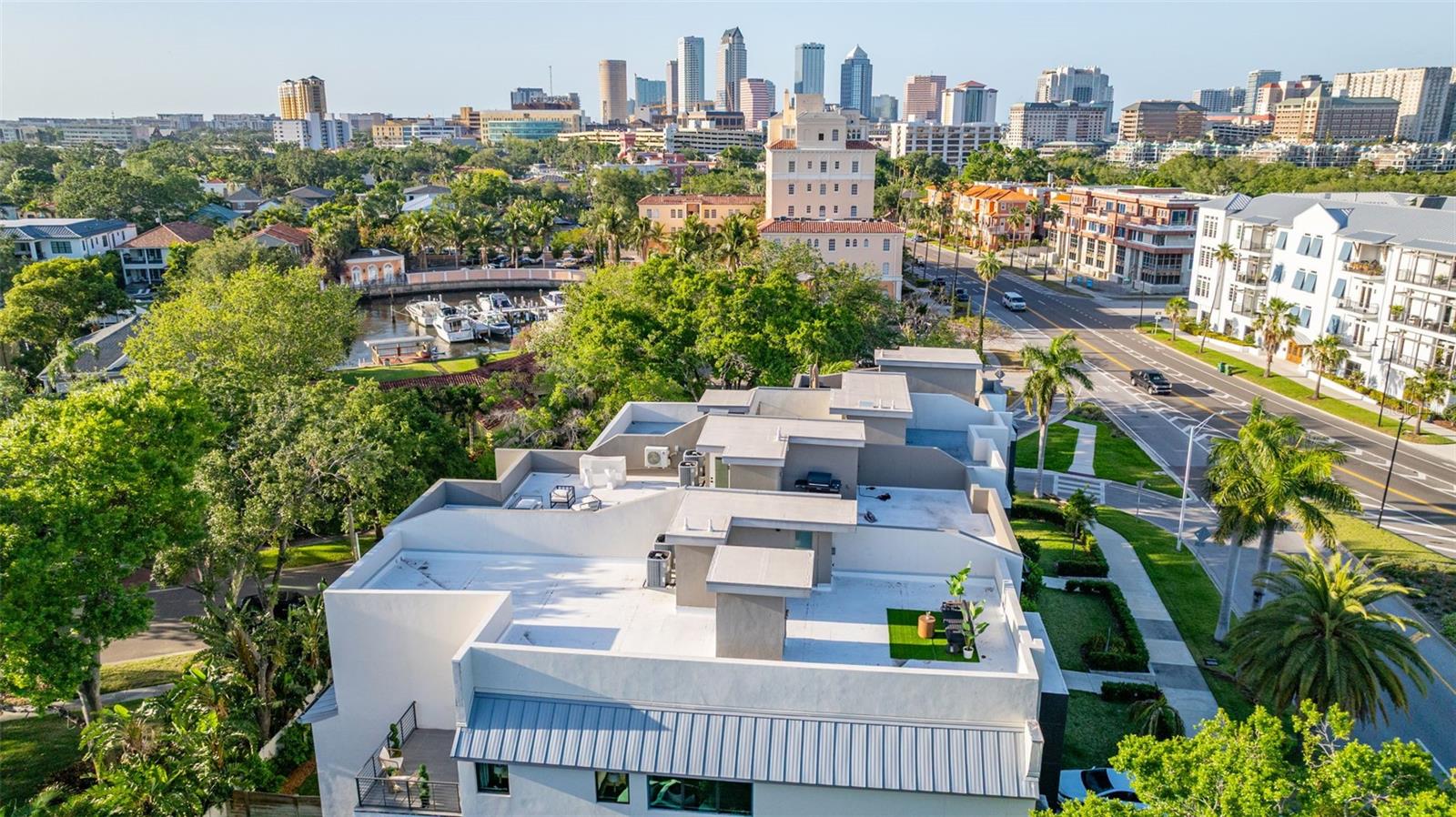 98 W DAVIS BLVD