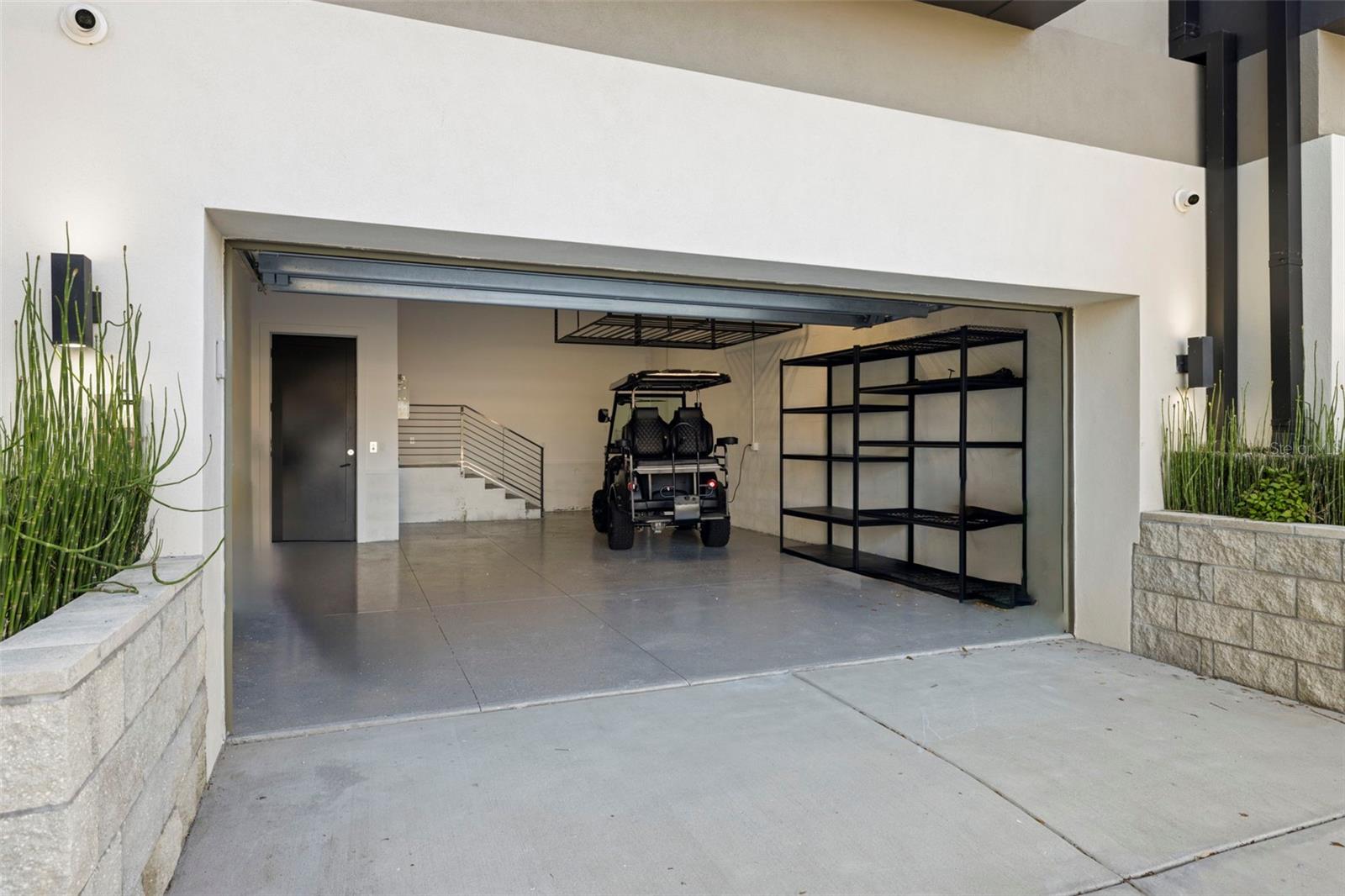 98 W DAVIS BLVD