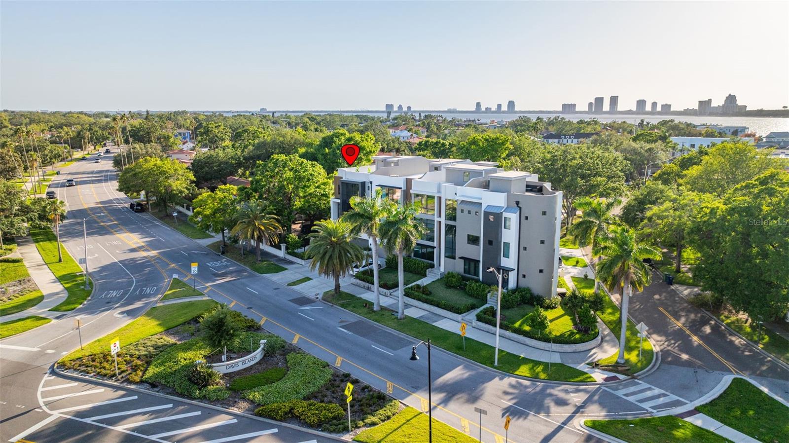 98 W DAVIS BLVD