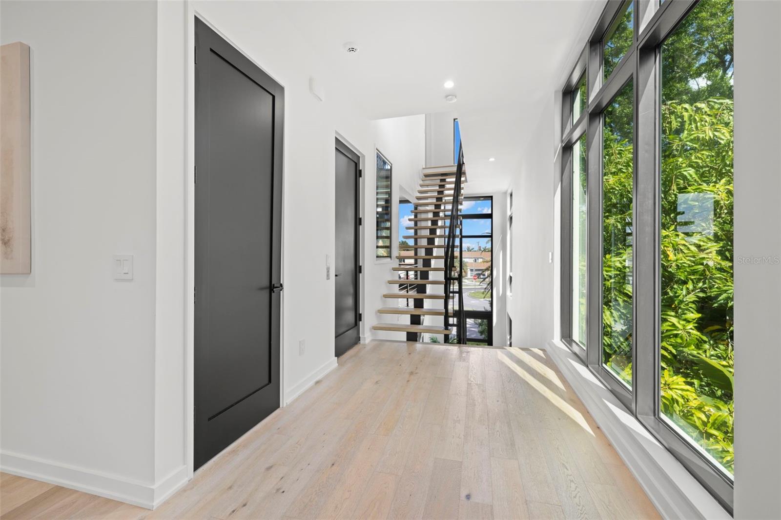 98 W DAVIS BLVD
