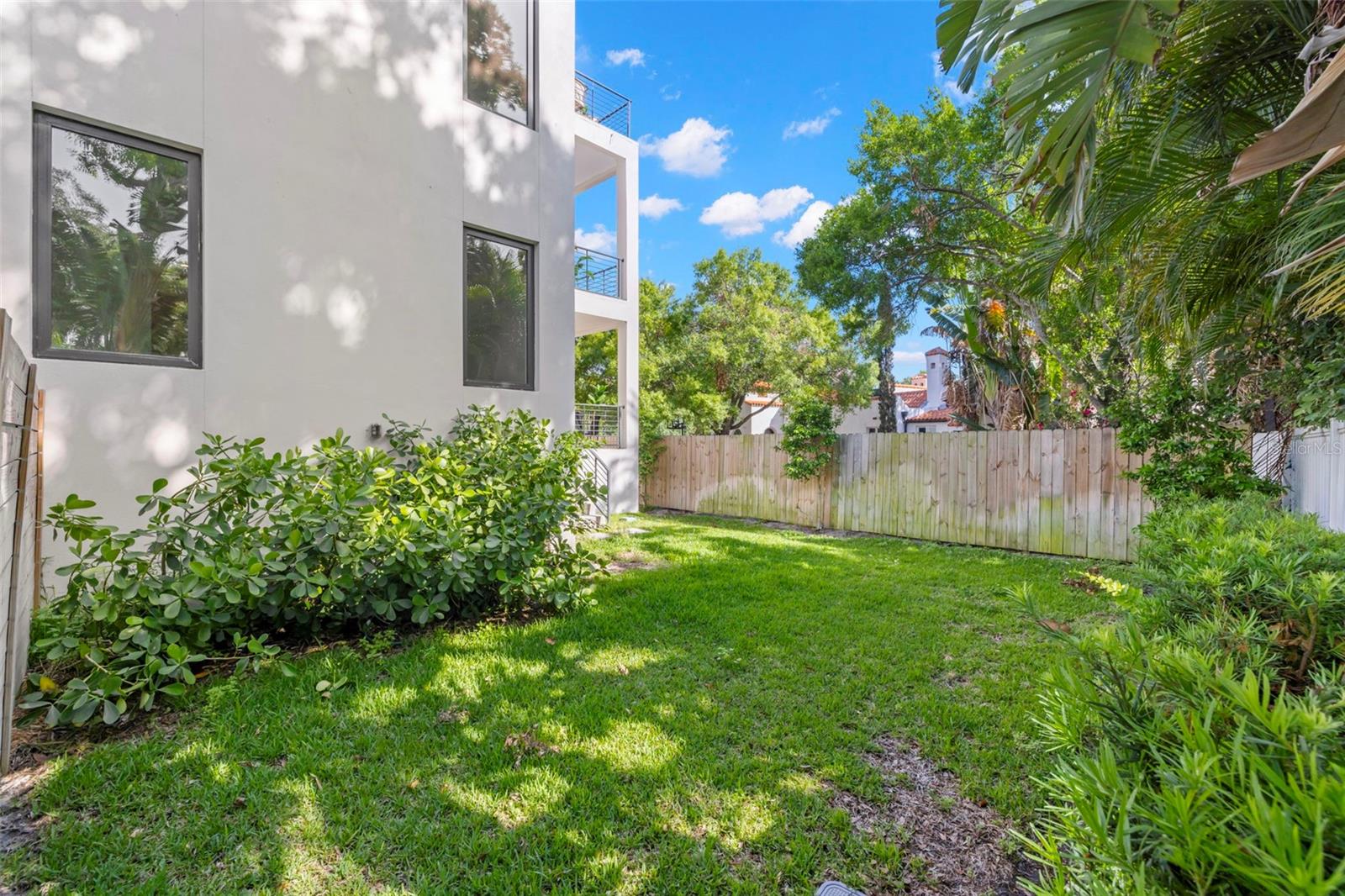 98 W DAVIS BLVD