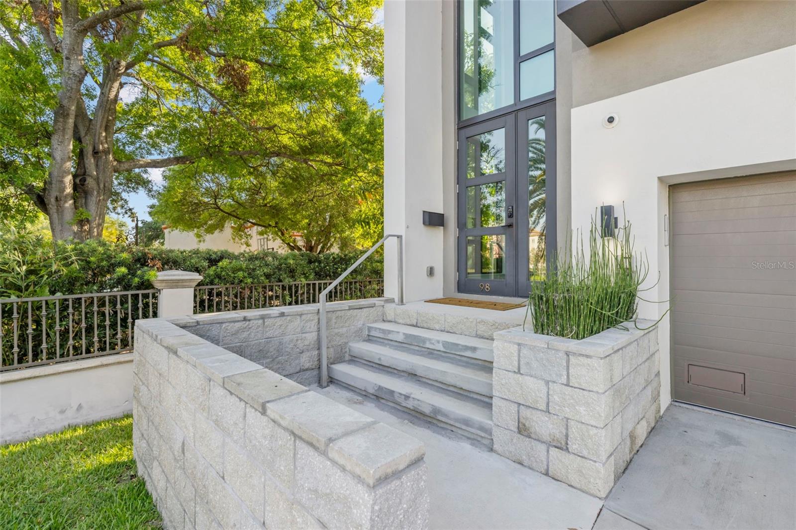 98 W DAVIS BLVD