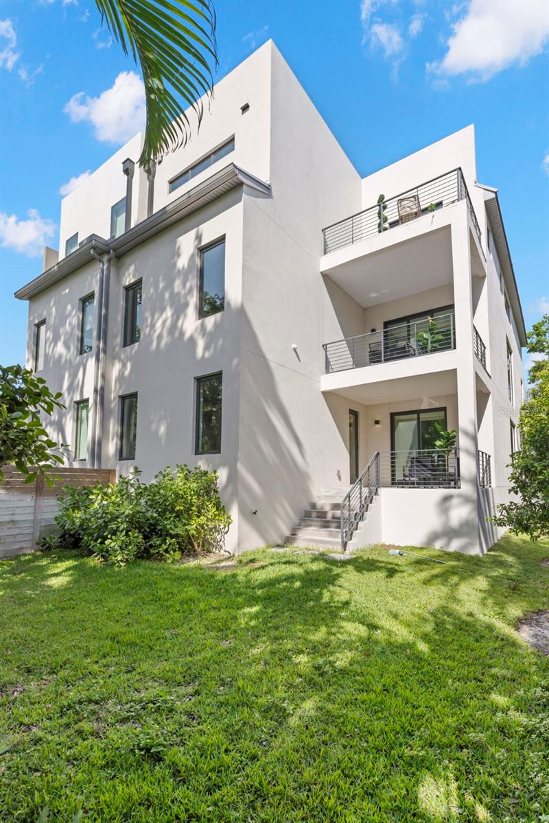 98 W DAVIS BLVD