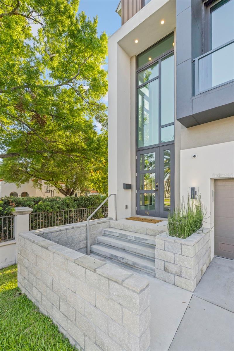 98 W DAVIS BLVD