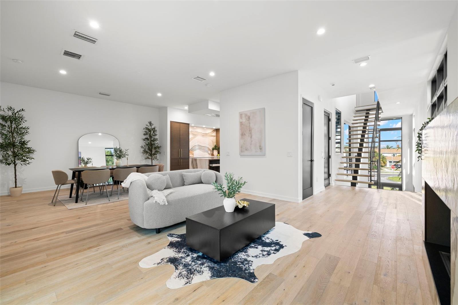98 W DAVIS BLVD
