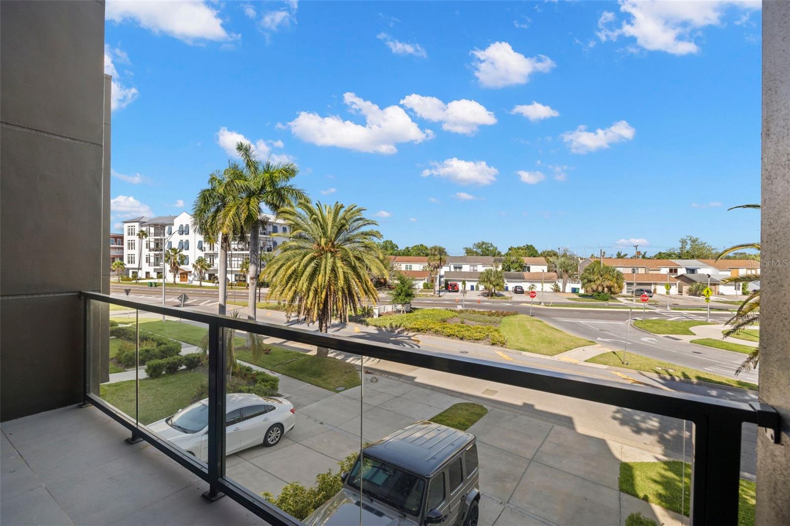 98 W DAVIS BLVD