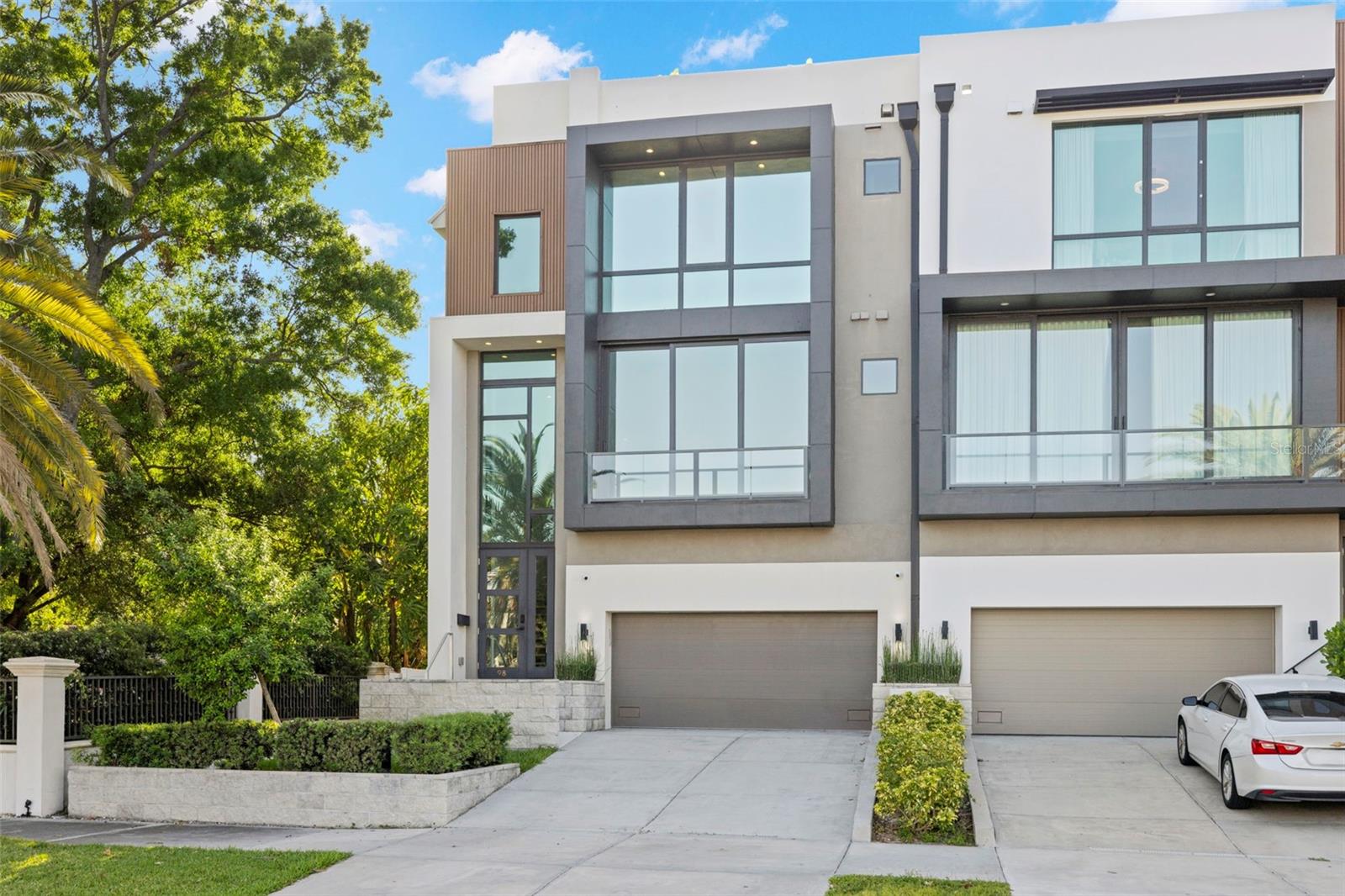 98 W DAVIS BLVD