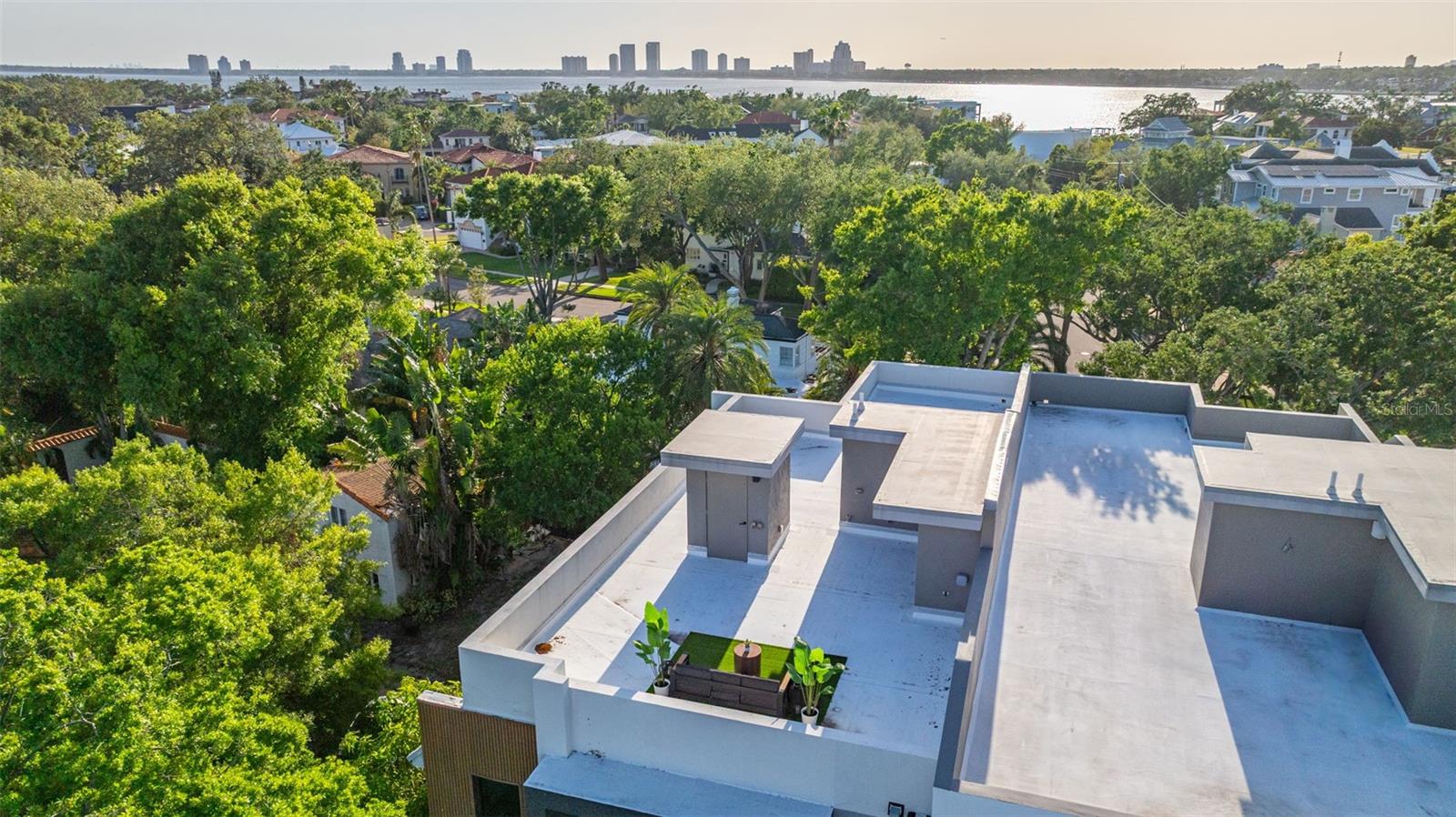 98 W DAVIS BLVD