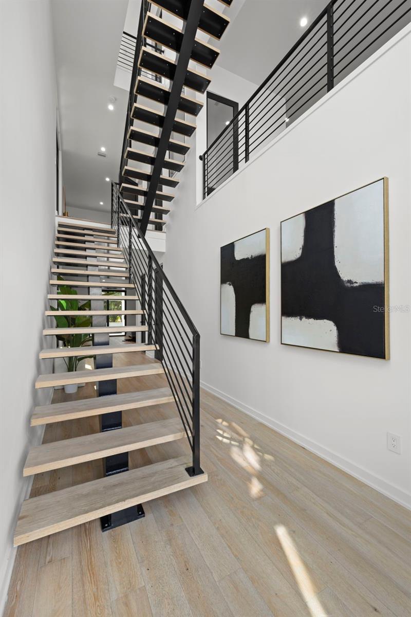 98 W DAVIS BLVD
