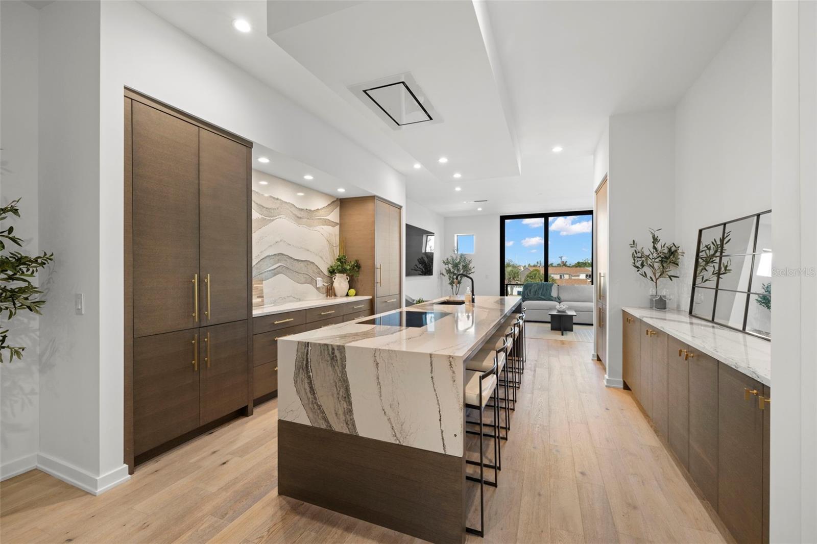 98 W DAVIS BLVD
