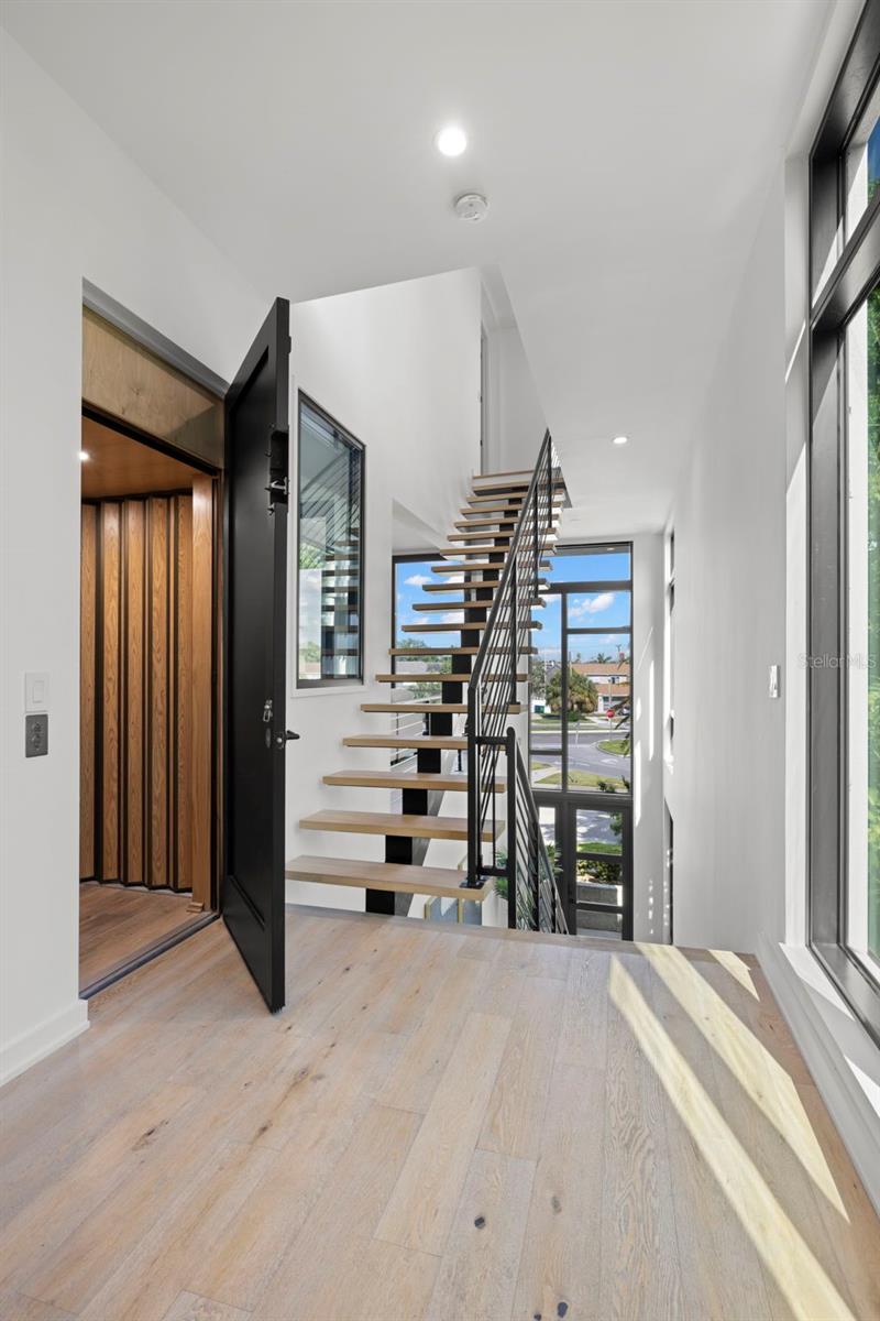 98 W DAVIS BLVD