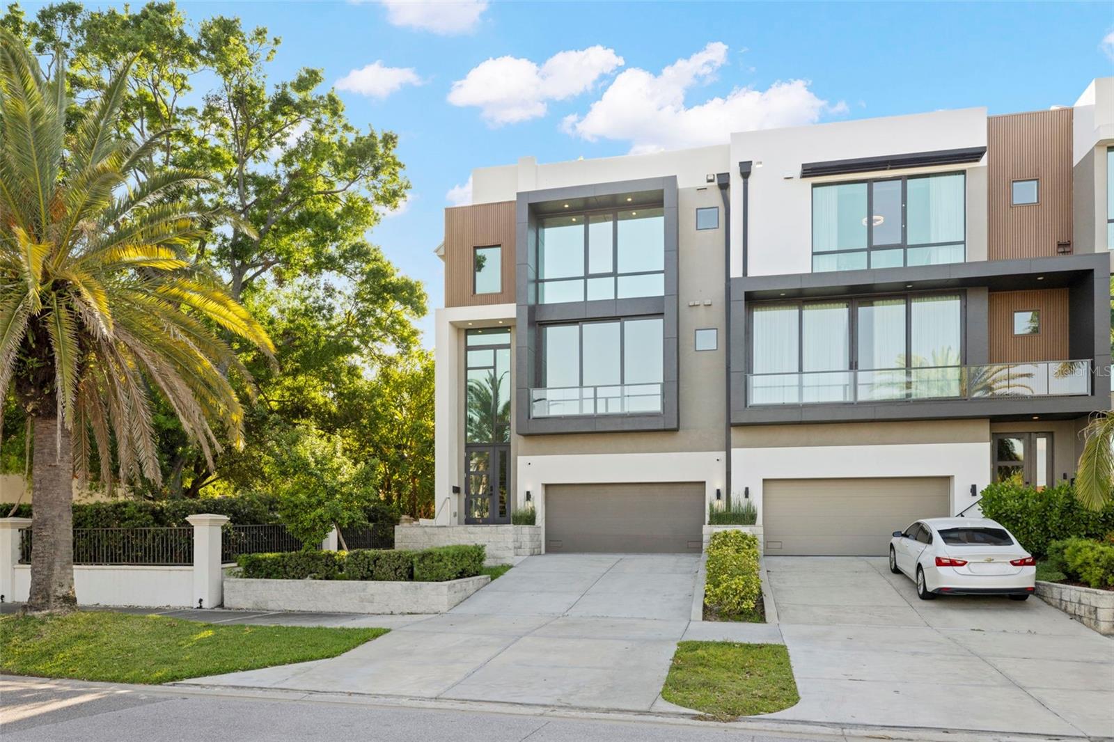 98 W DAVIS BLVD