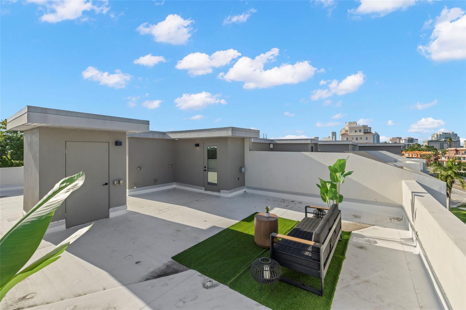 98 W DAVIS BLVD