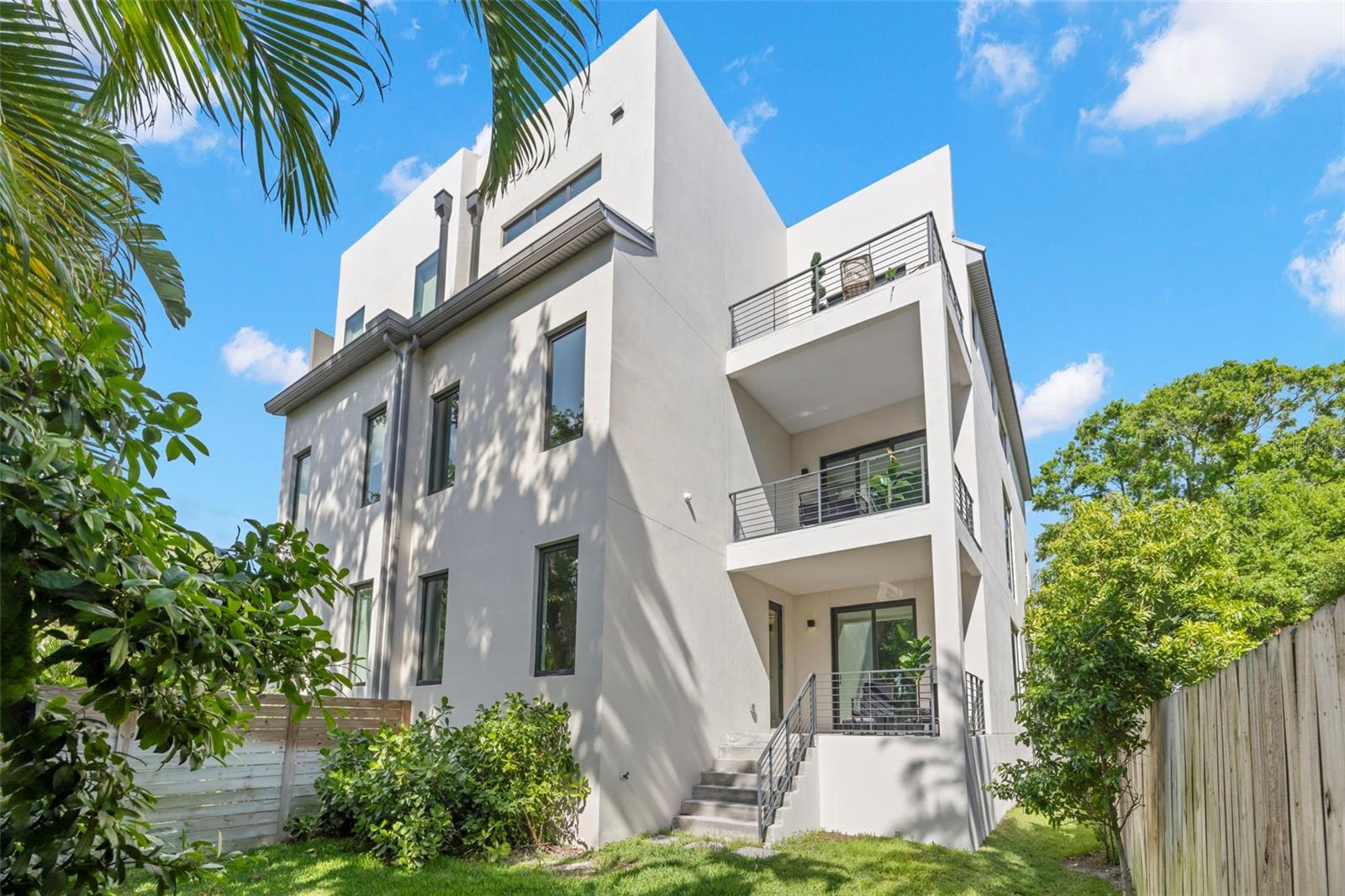 98 W DAVIS BLVD