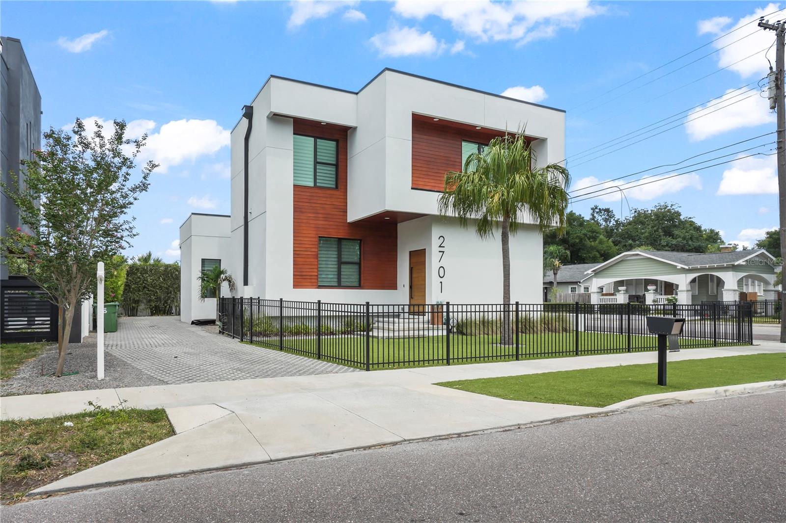 2701 N POPLAR AVE