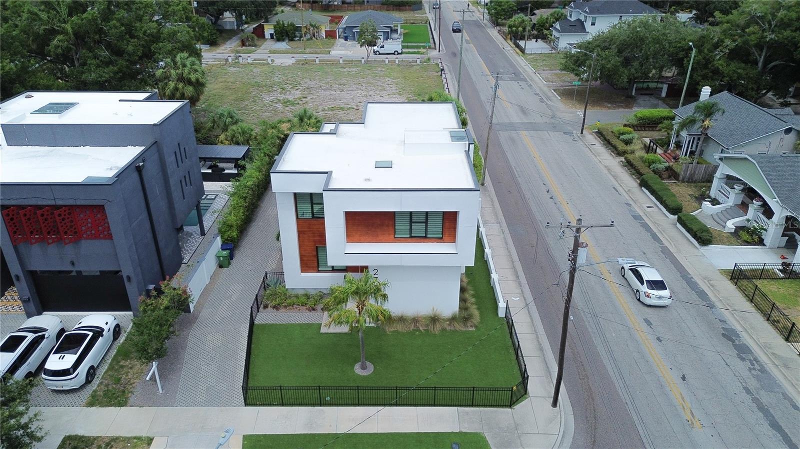 2701 N POPLAR AVE
