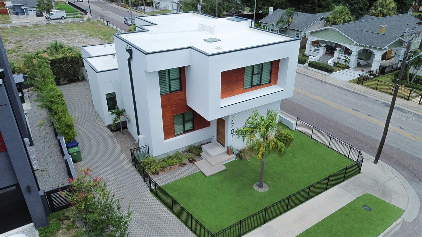 2701 N POPLAR AVE