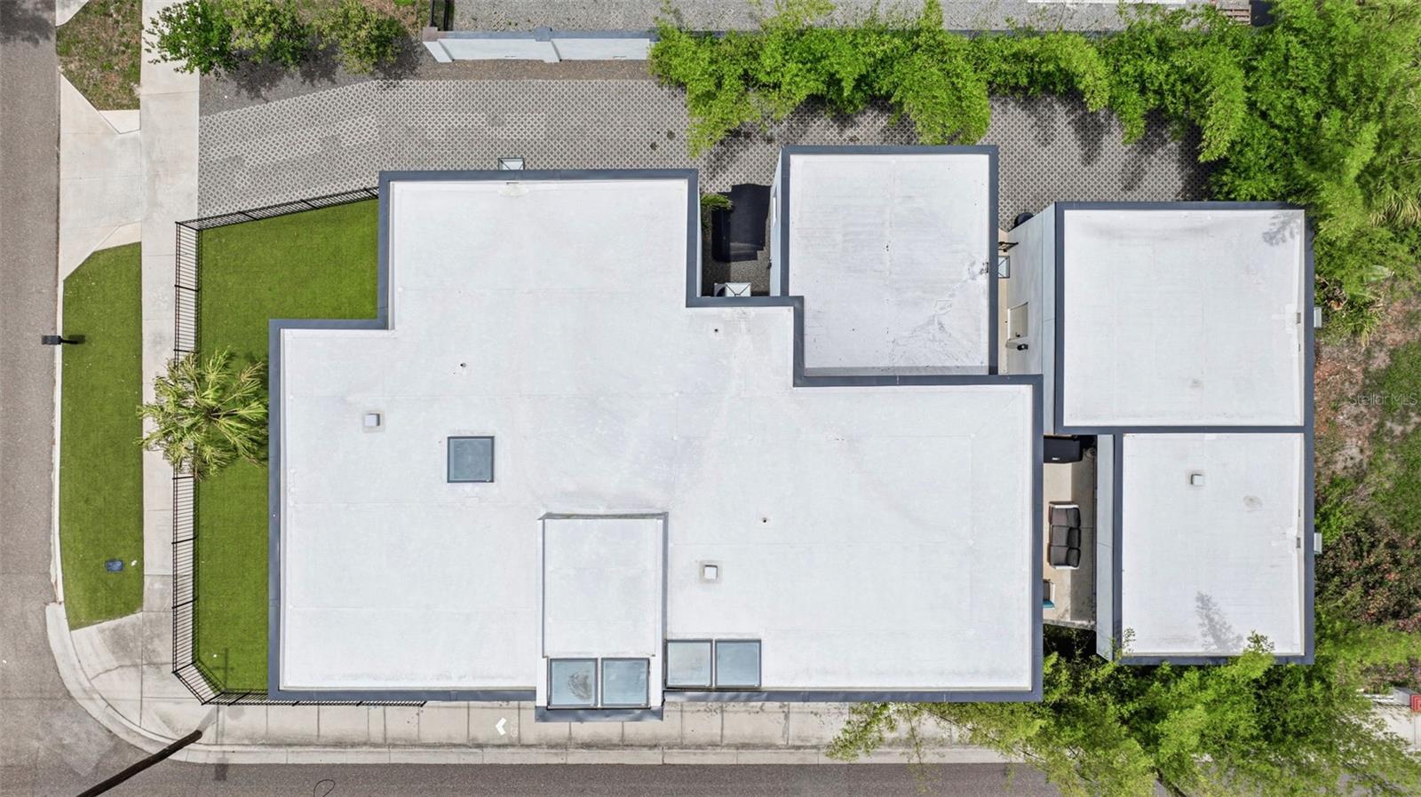 2701 N POPLAR AVE