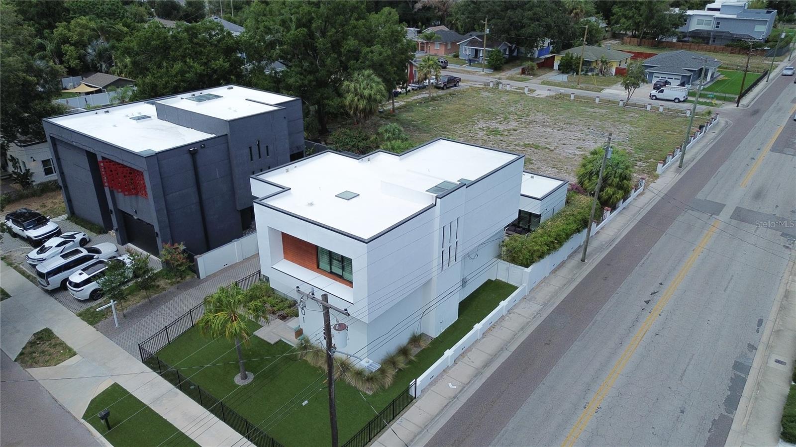 2701 N POPLAR AVE
