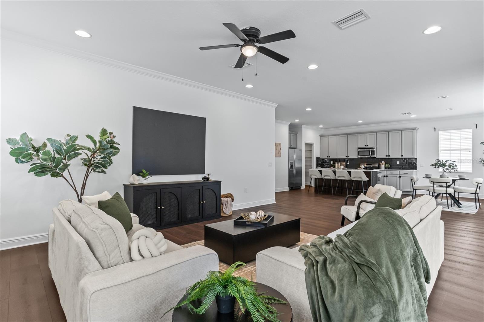 136 PHILIPPE GRAND CT