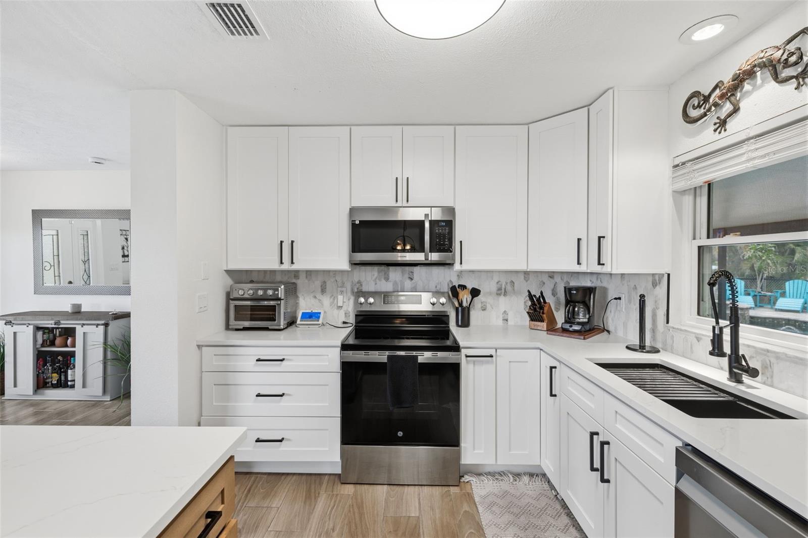 9910 PENINSULAR DR