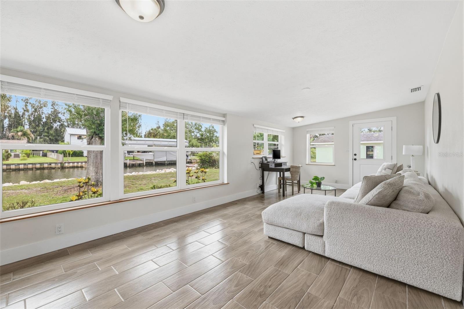 9910 PENINSULAR DR