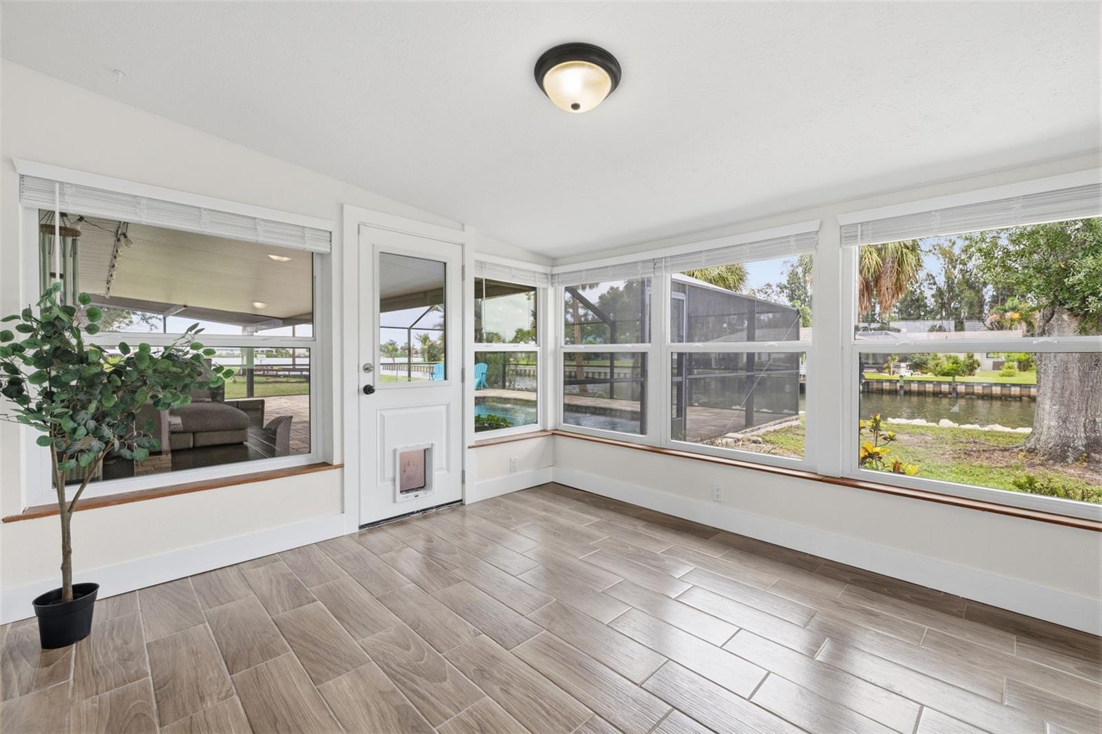9910 PENINSULAR DR