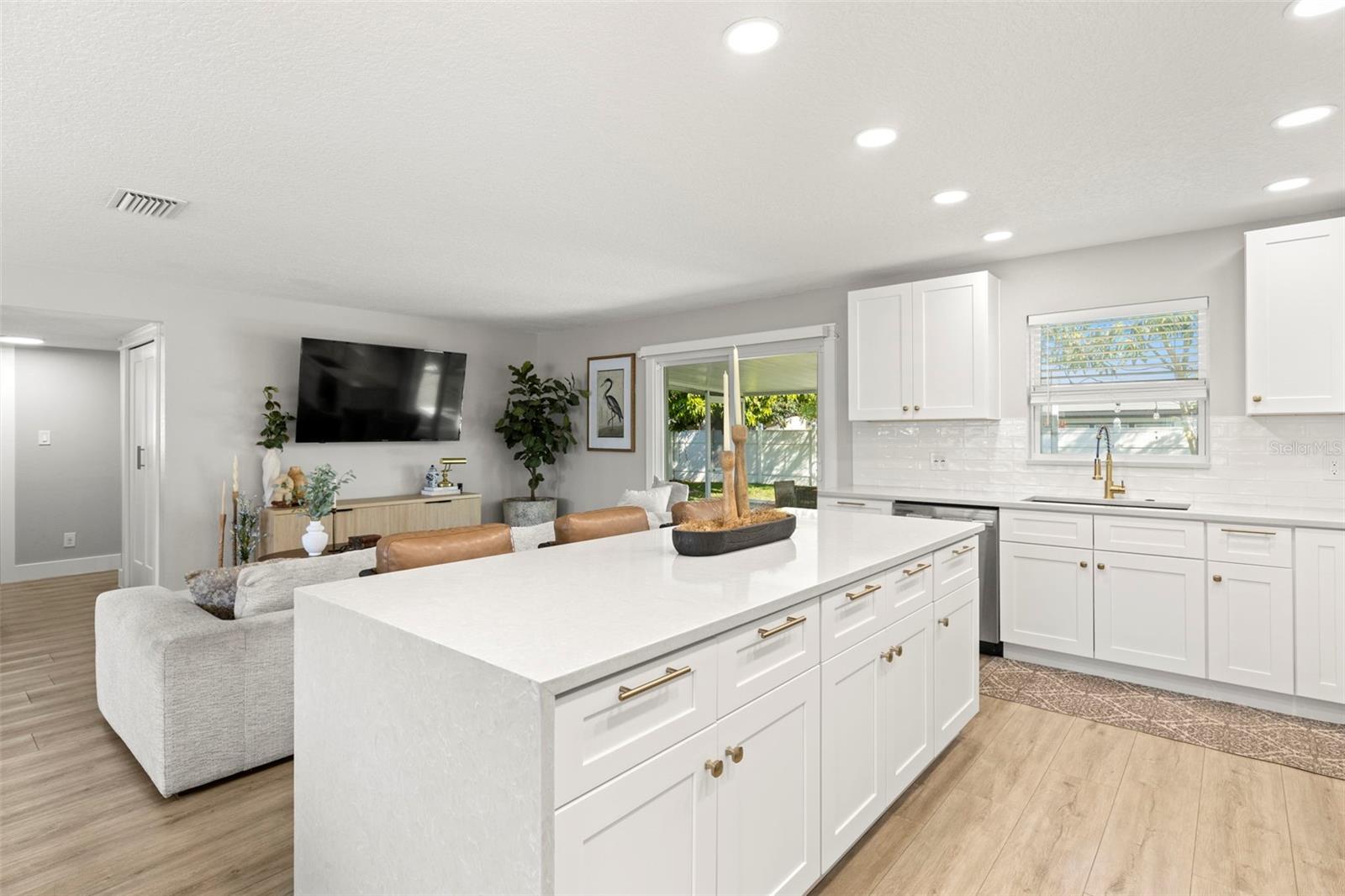 4601 W VILLA ROSA ST