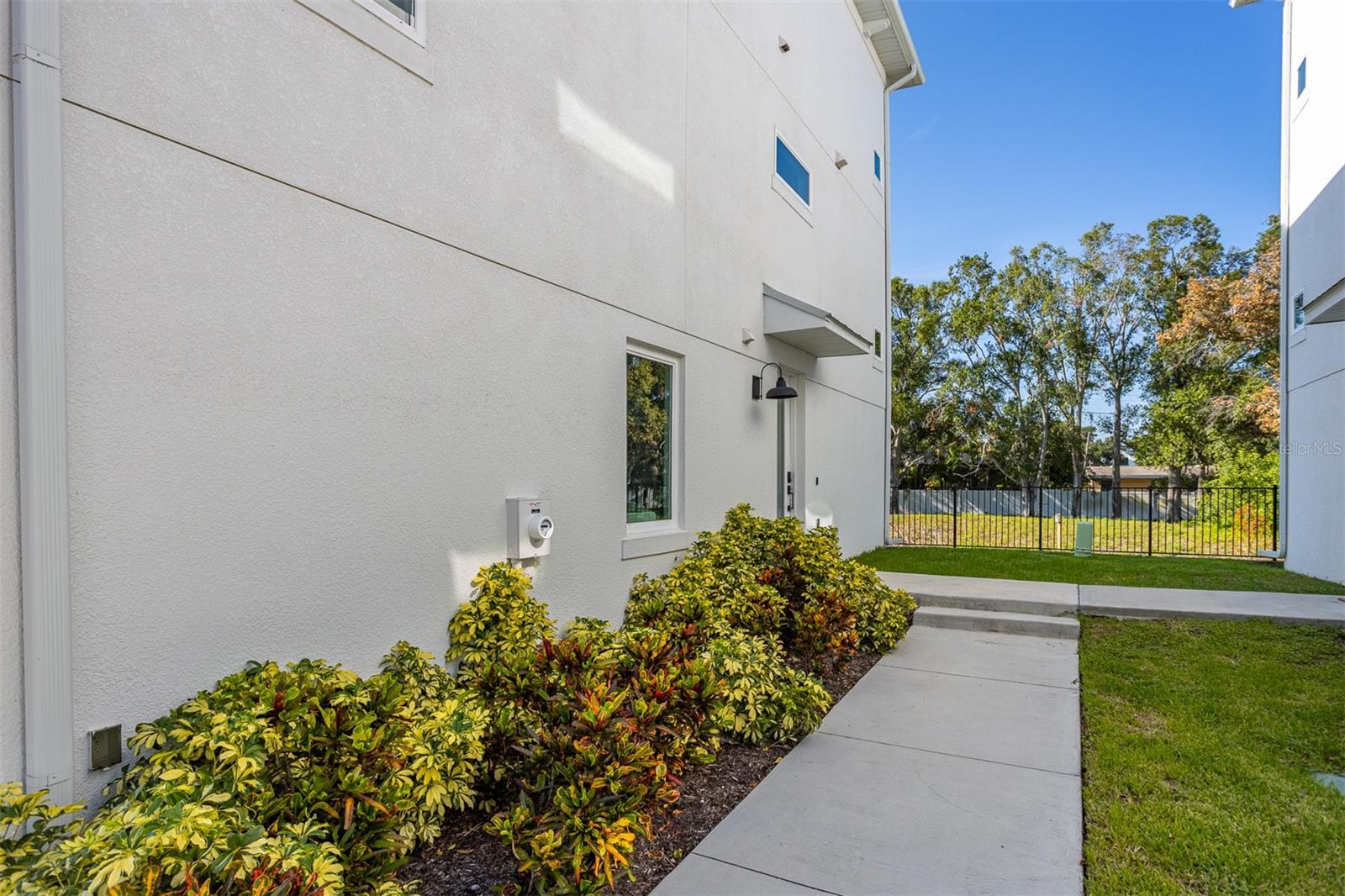 4722 LEGACY PARK DR