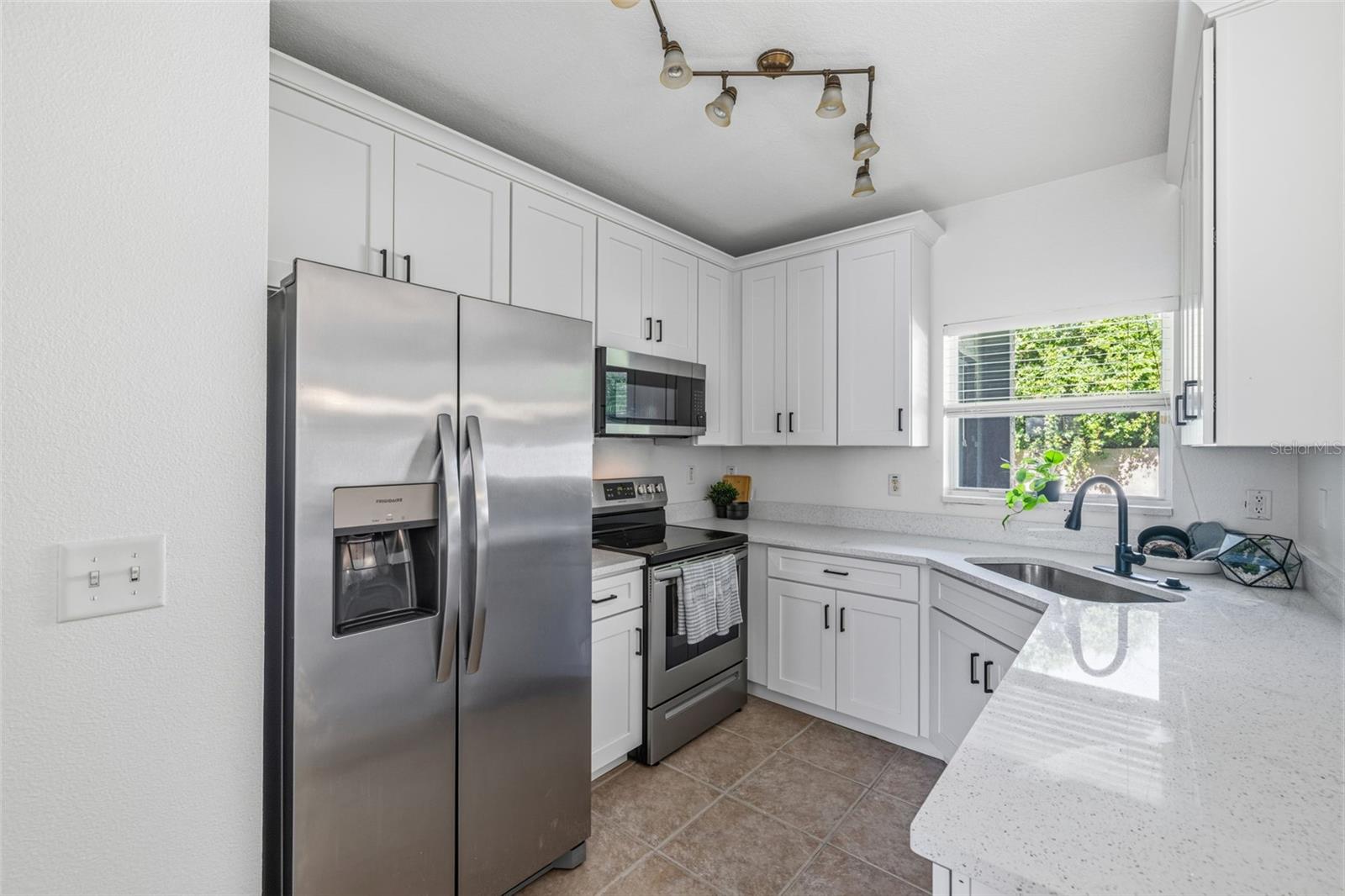 515 SWEET HOLLOW PL