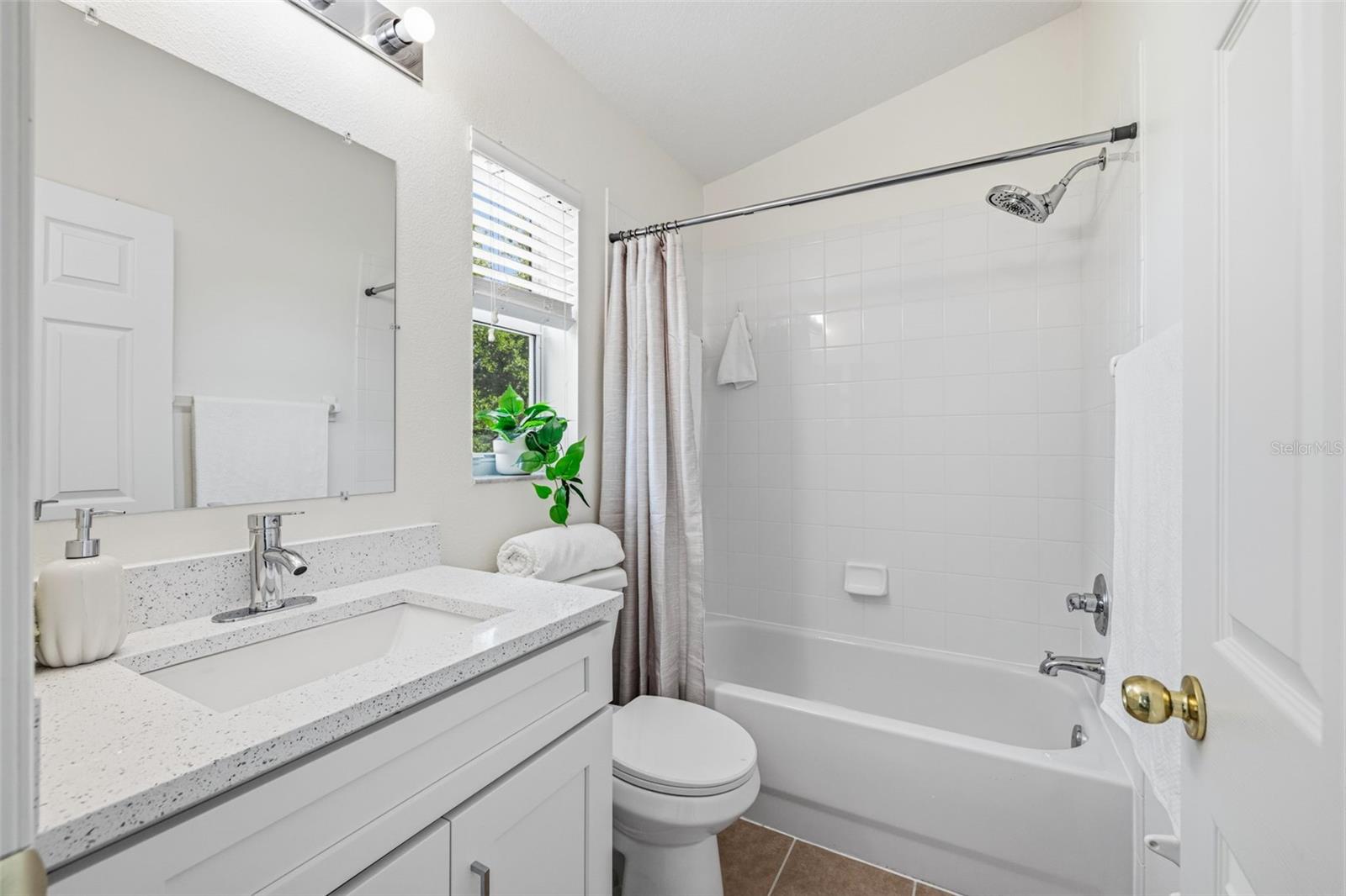 515 SWEET HOLLOW PL