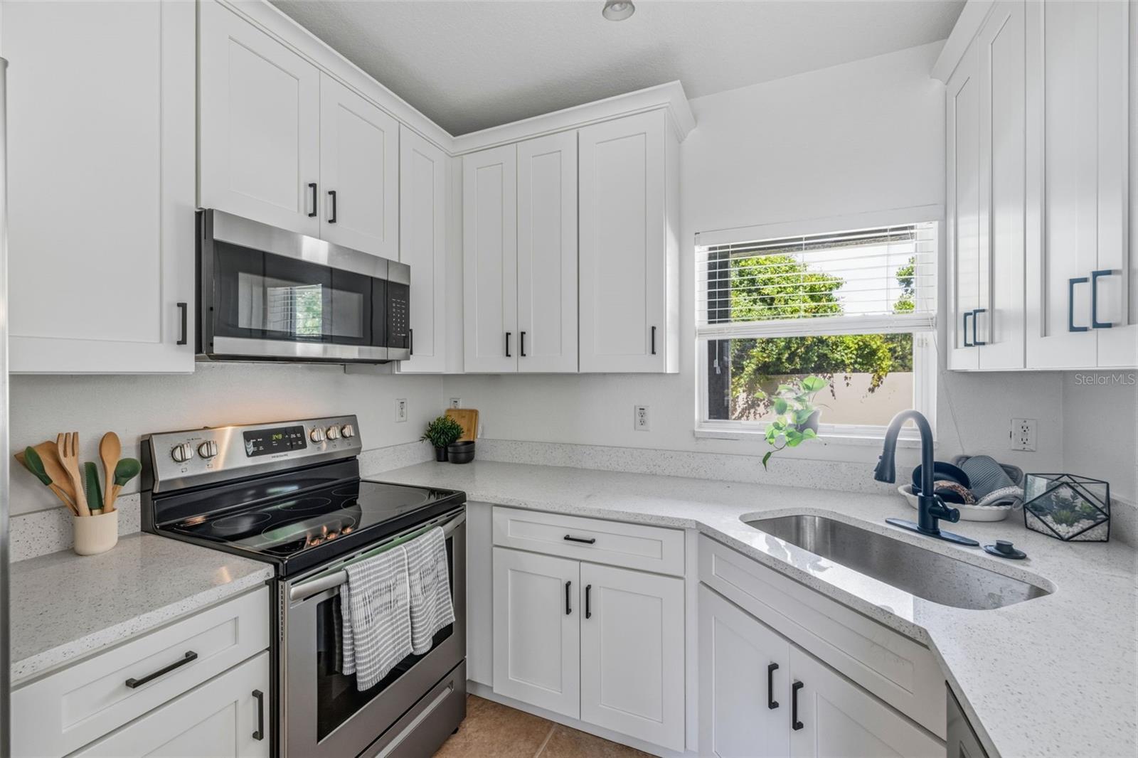 515 SWEET HOLLOW PL