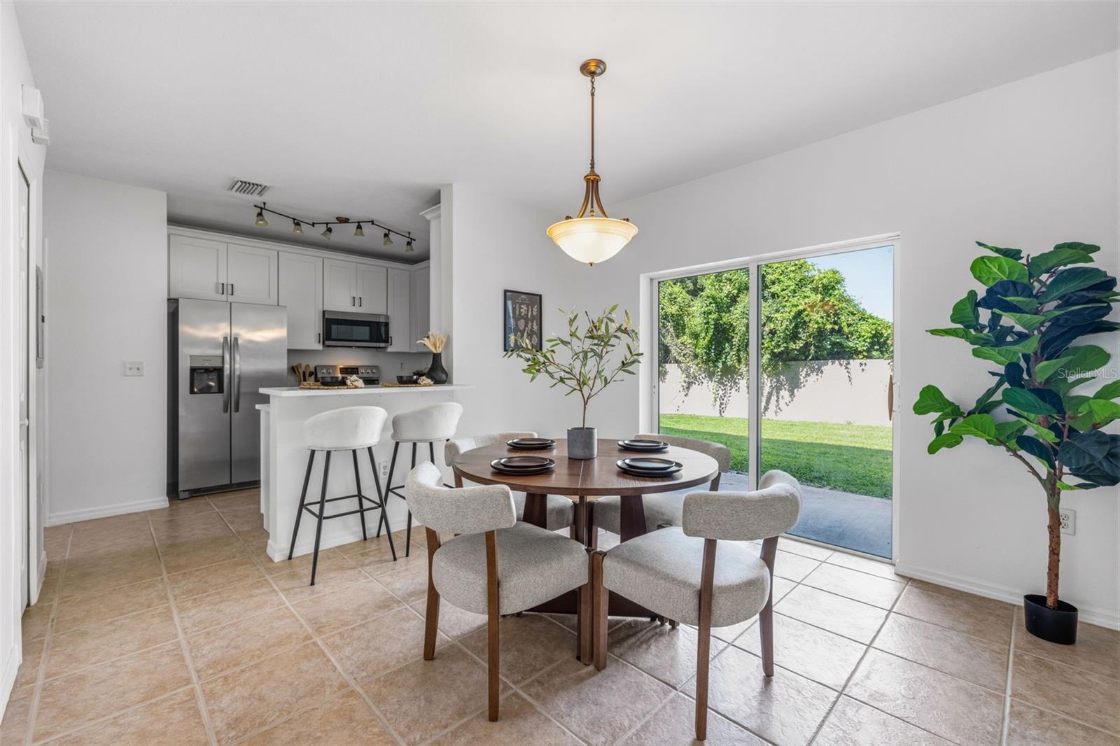 515 SWEET HOLLOW PL